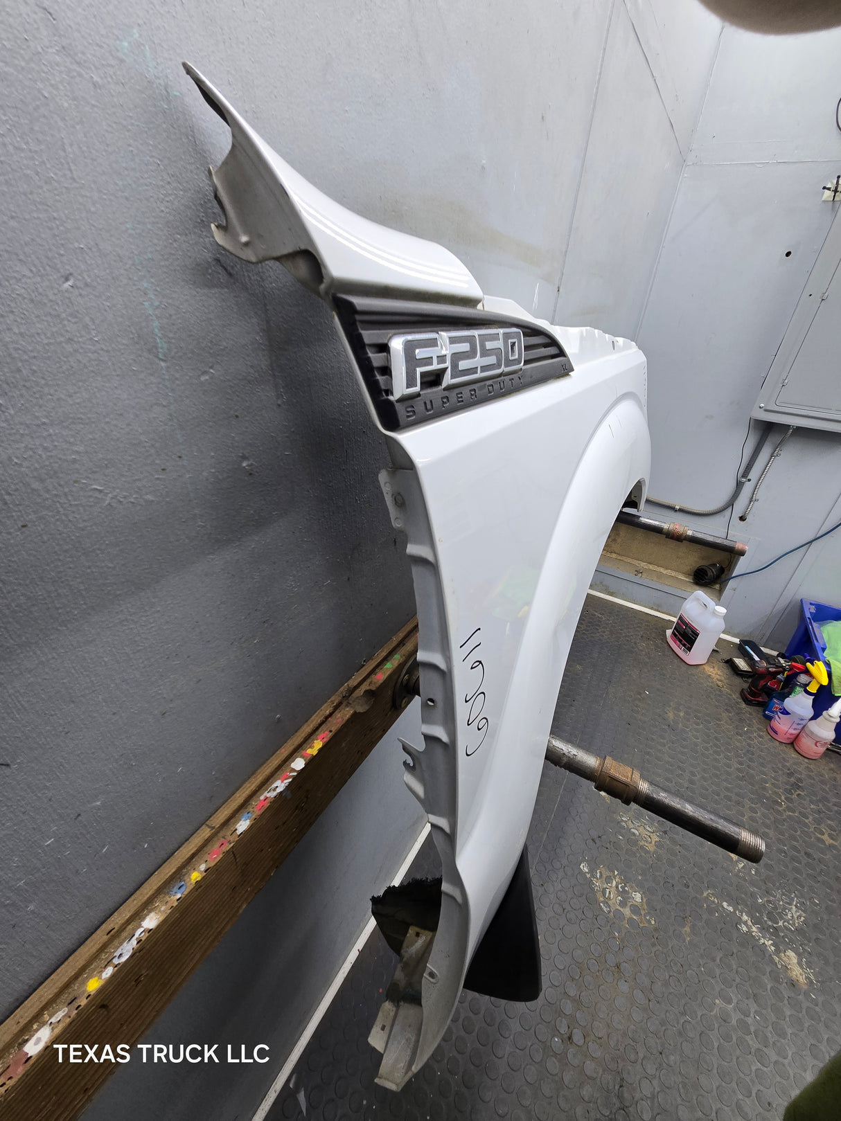 2011-2016 Ford Super Duty F250 F350 RH Passenger Side Front Fender Quarter Panel - Oxford White