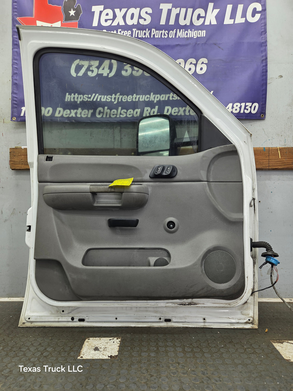 2007-2013 Chevrolet Silverado / GMC Sierra 1500 2500 3500 HD LH Front Driver Side Door