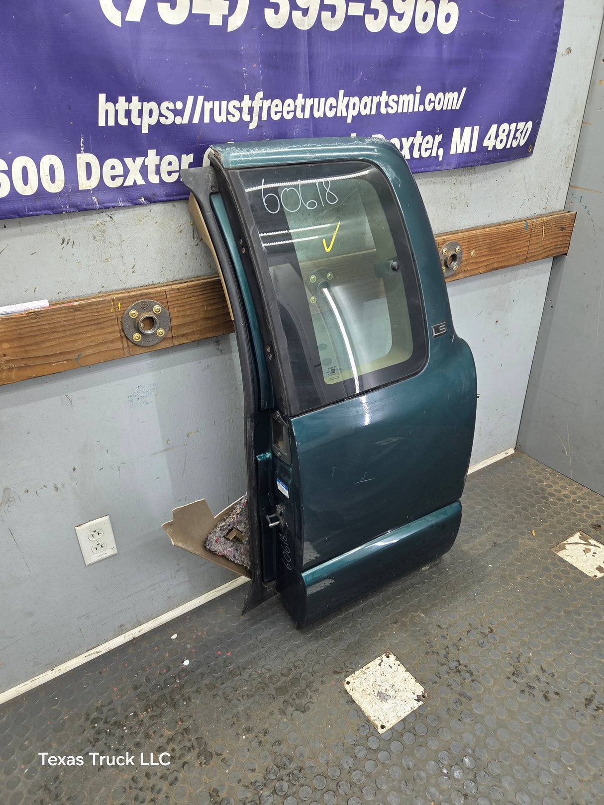 1996-2004 Chevrolet S10 / S15 / GMC Sonoma LH Driver Side Extended Cab Door