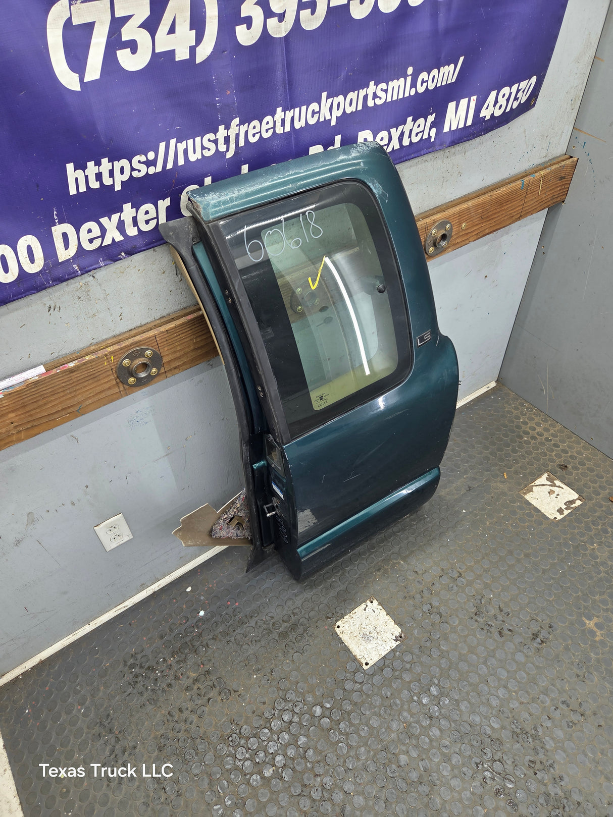 1996-2004 Chevrolet S10 / S15 / GMC Sonoma LH Driver Side Extended Cab Door