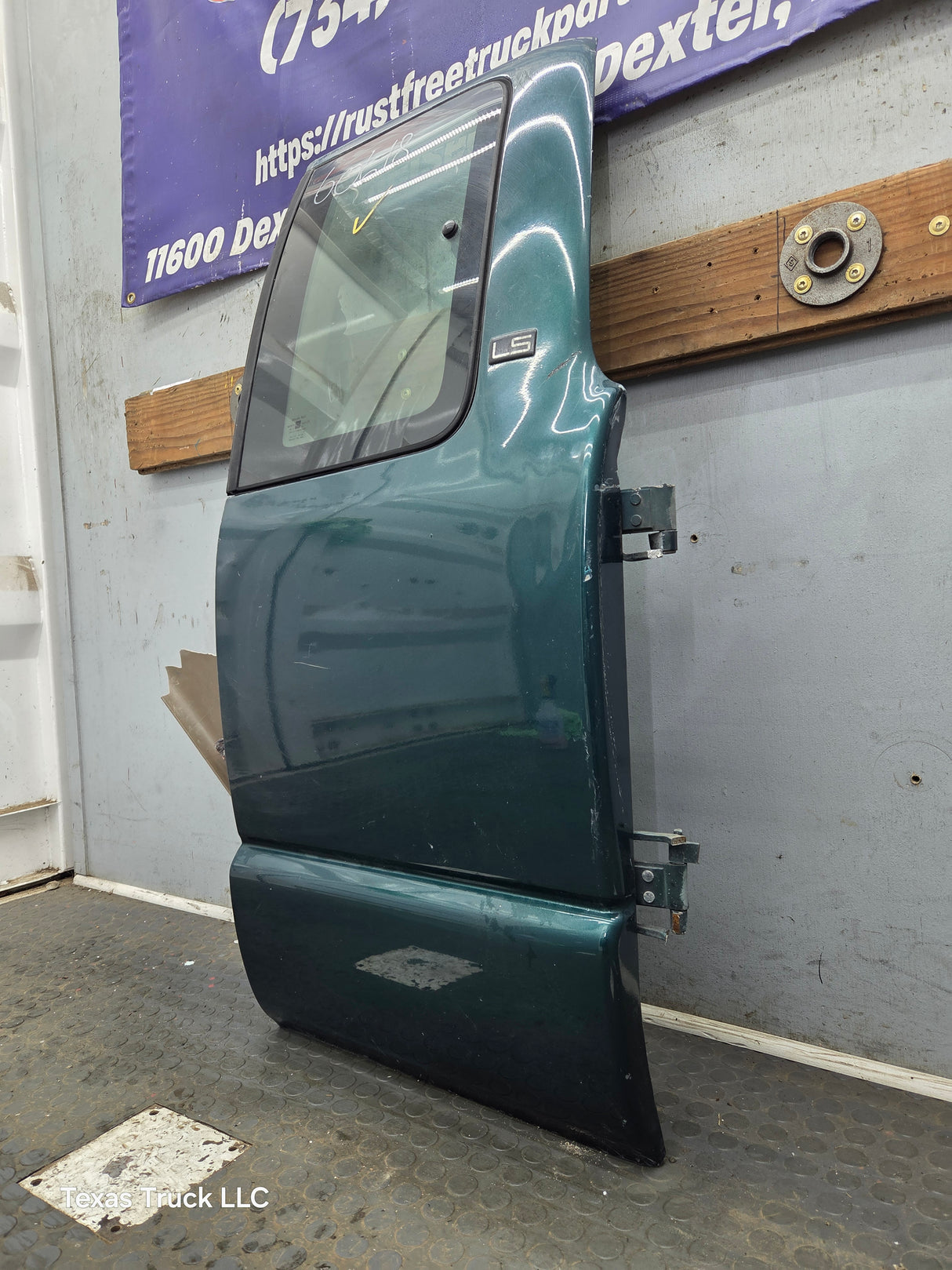1996-2004 Chevrolet S10 / S15 / GMC Sonoma LH Driver Side Extended Cab Door
