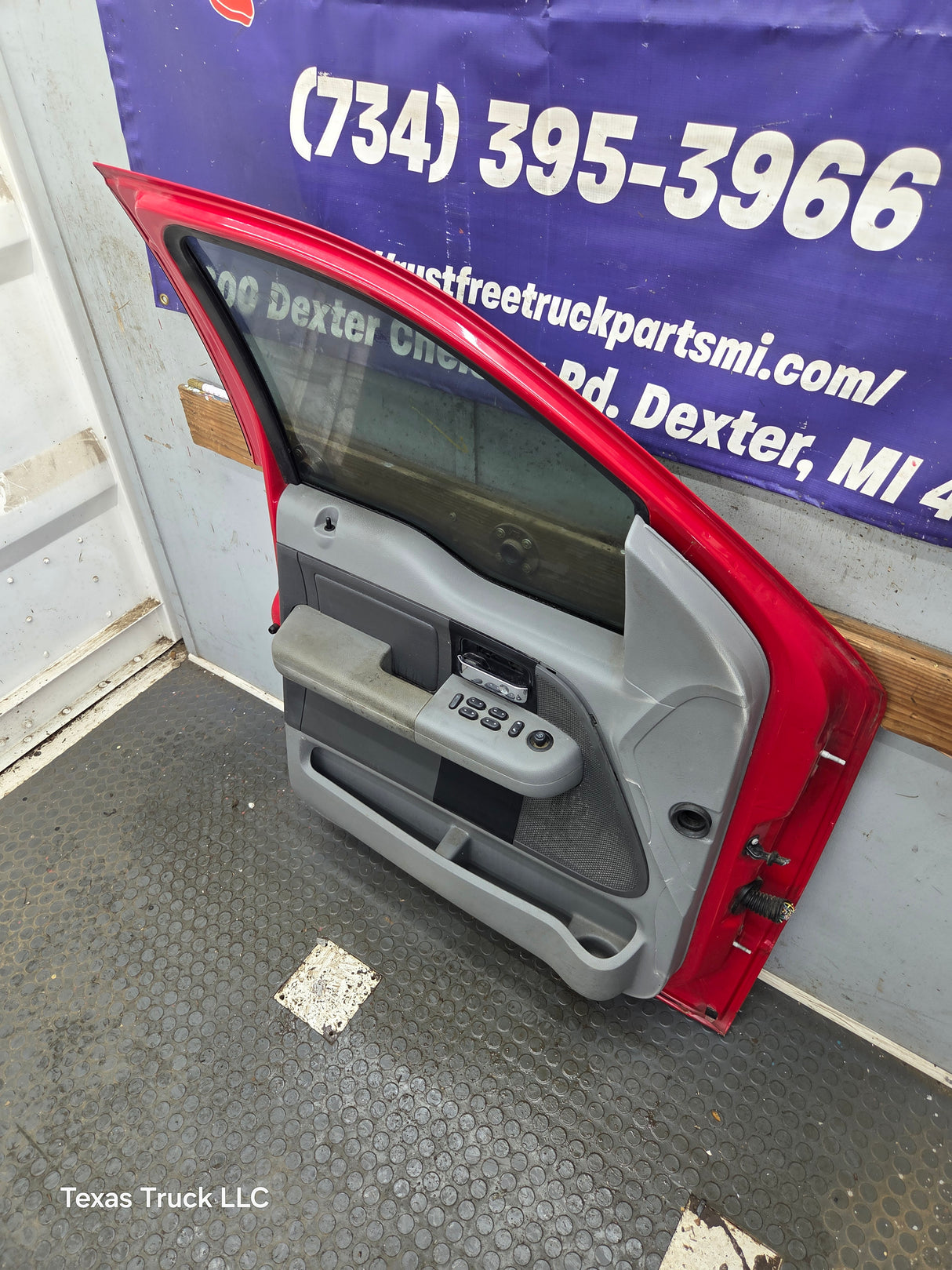 2004-2008 Ford F150 Crew Cab Driver Side Front Door LH