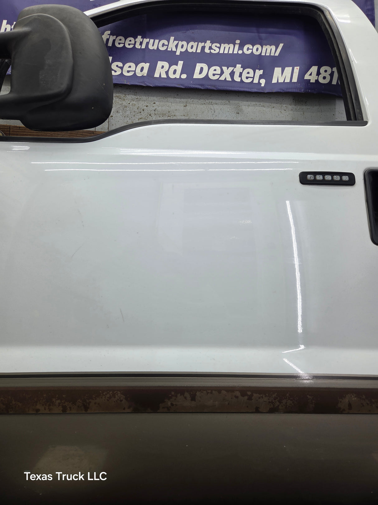 1999-2011 Ford Super Duty LH Driver Side Front Door F250 F350 F450 F550
