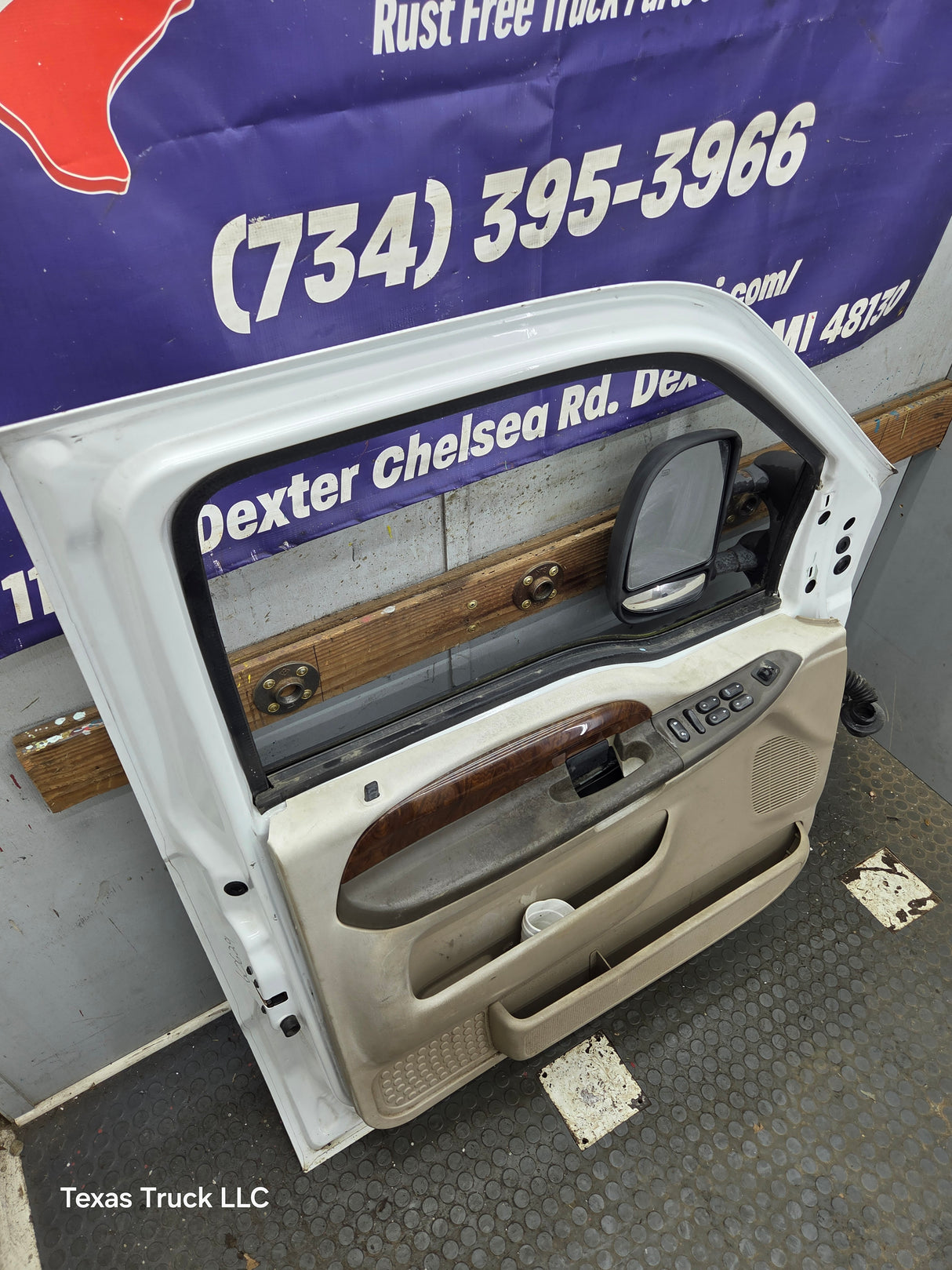 1999-2011 Ford Super Duty LH Driver Side Front Door F250 F350 F450 F550