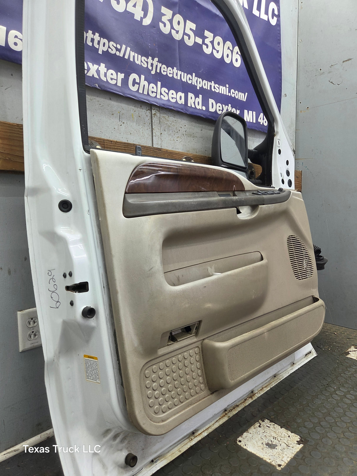 1999-2011 Ford Super Duty LH Driver Side Front Door F250 F350 F450 F550
