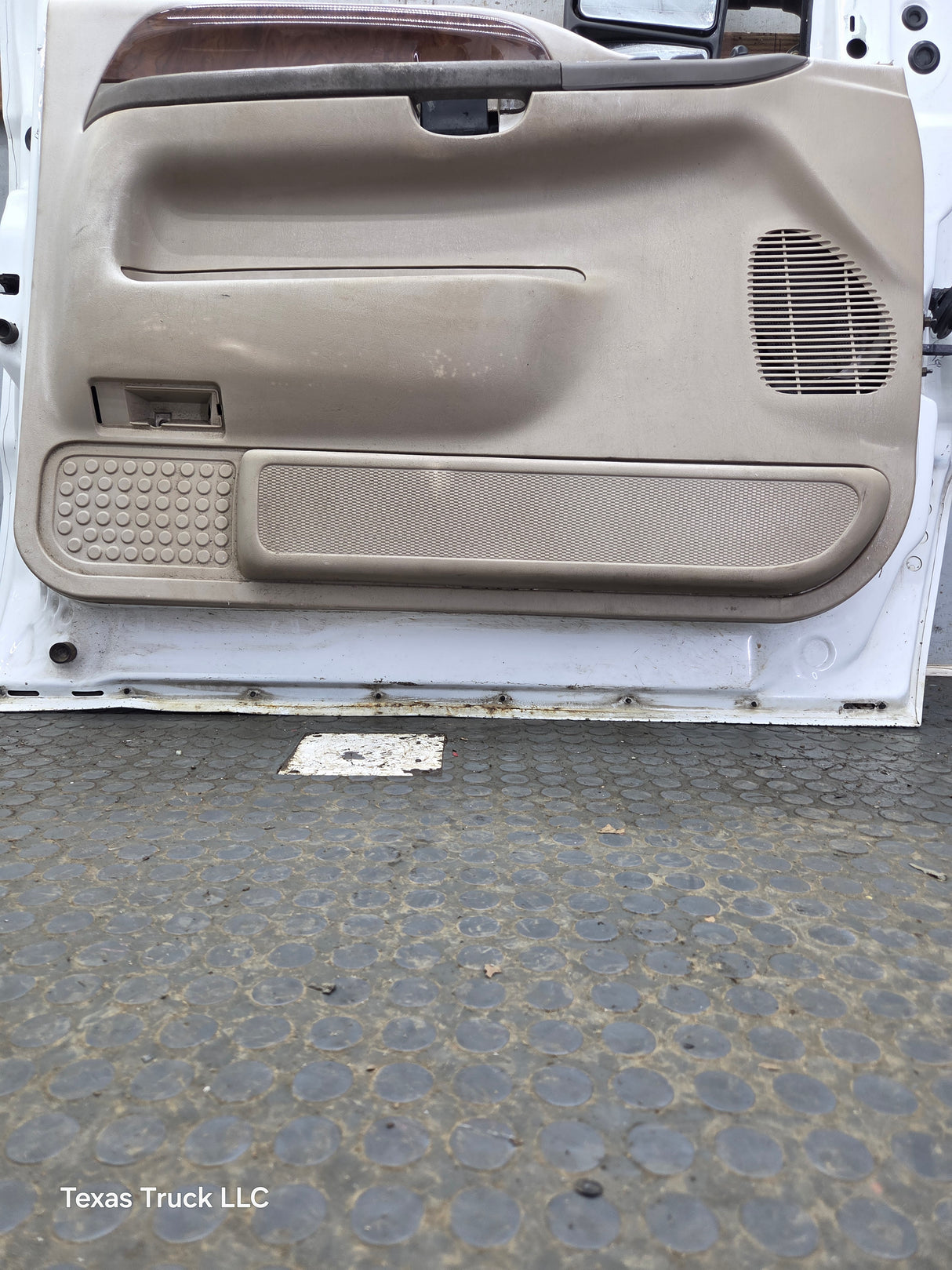 1999-2011 Ford Super Duty LH Driver Side Front Door F250 F350 F450 F550