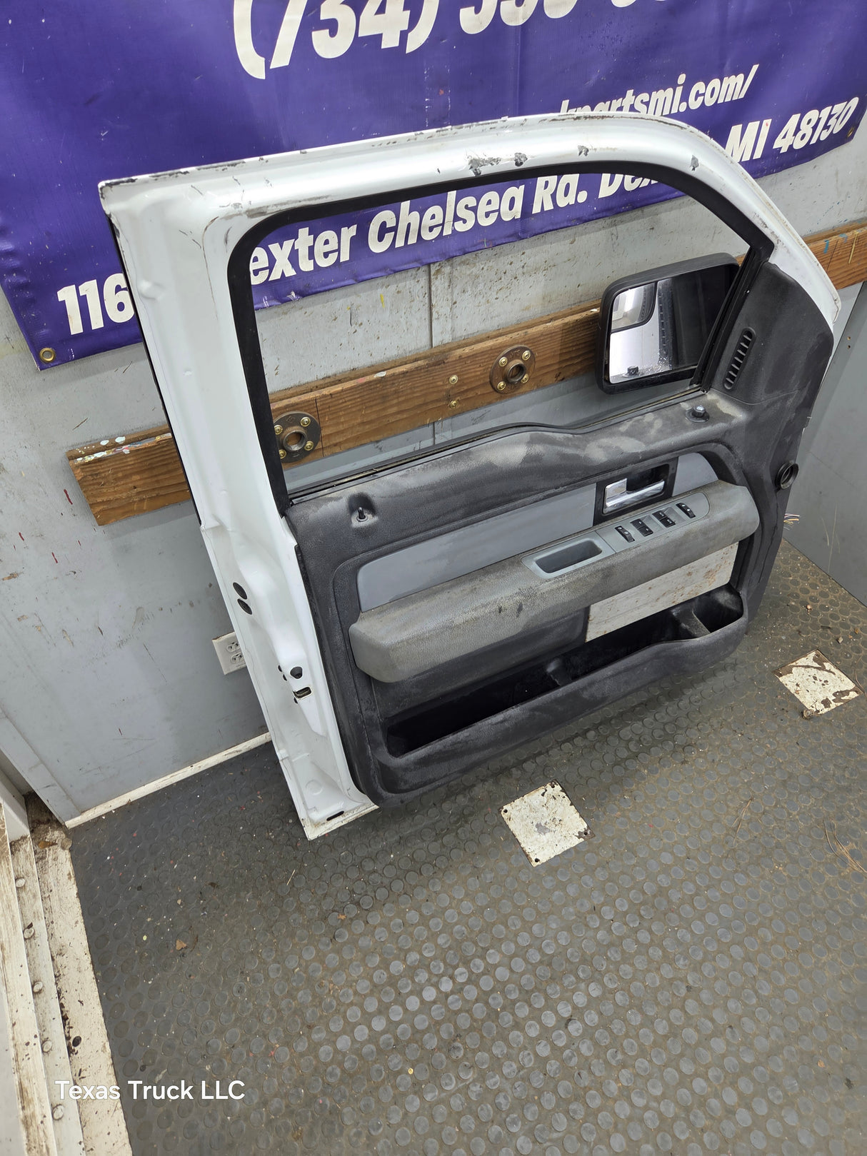 2004-2008 Ford F150 Driver Side Extended/Regular Cab Front Door LH
