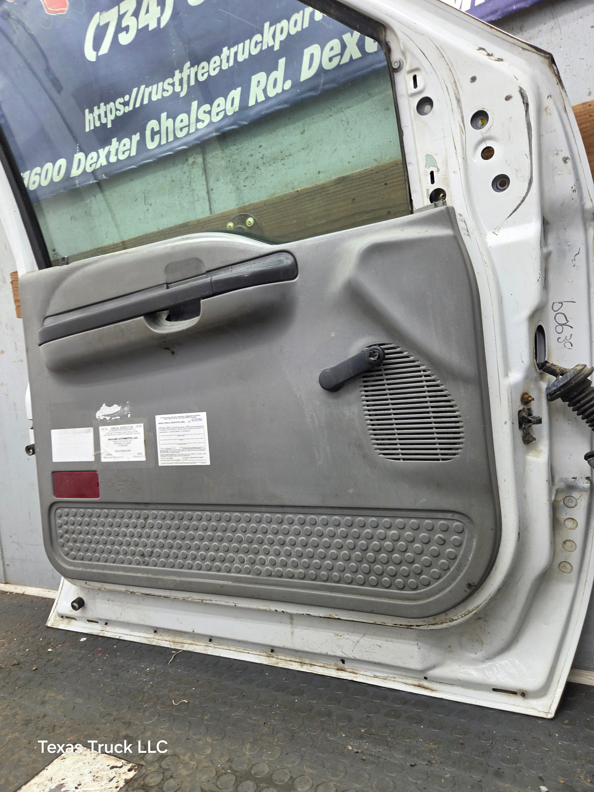 1999-2011 Ford Super Duty LH Driver Side Front Door F250 F350 F450 F550