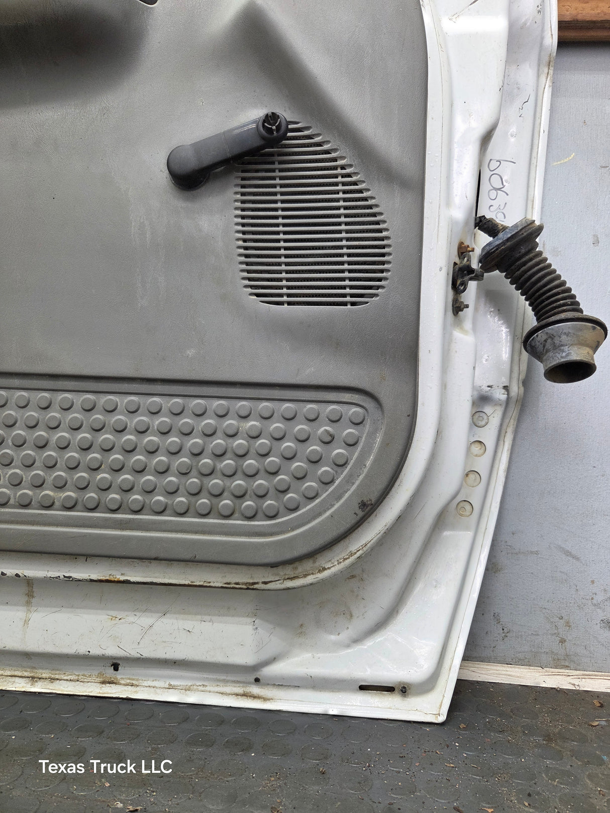1999-2011 Ford Super Duty LH Driver Side Front Door F250 F350 F450 F550