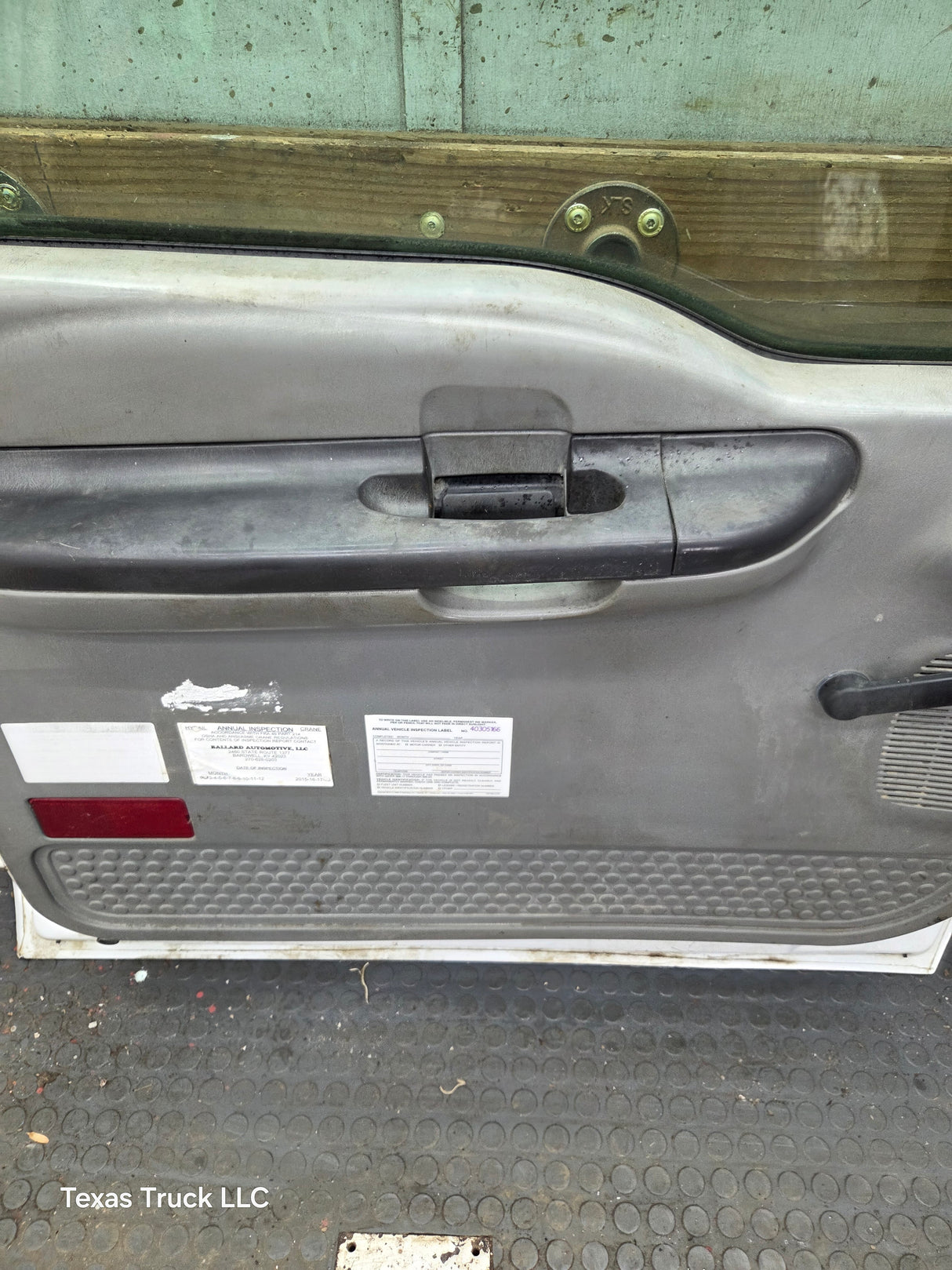 1999-2011 Ford Super Duty LH Driver Side Front Door F250 F350 F450 F550