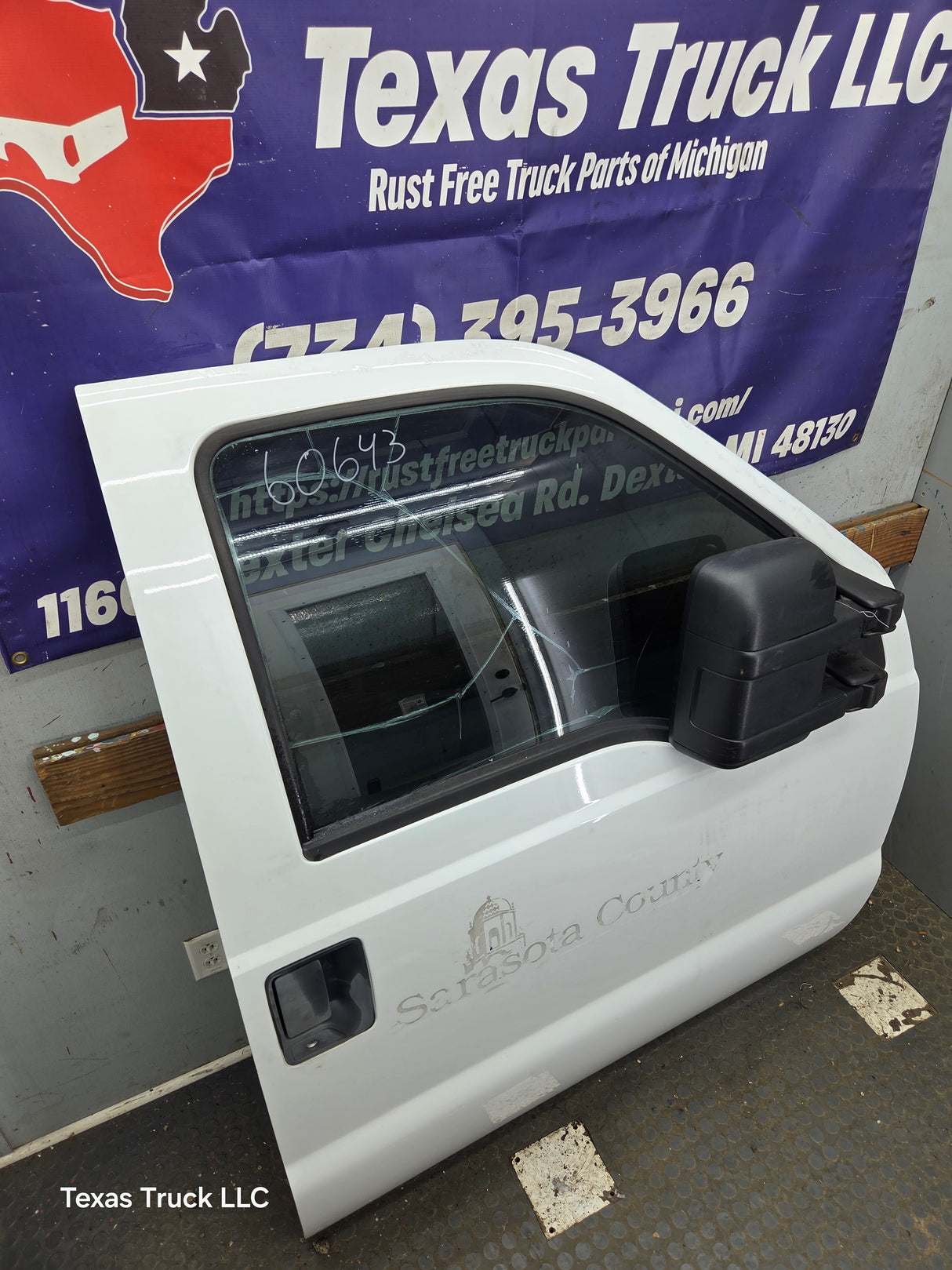 2012-2016 Ford Super Duty RH Passenger Side Front Door F250 F350 F450 F550