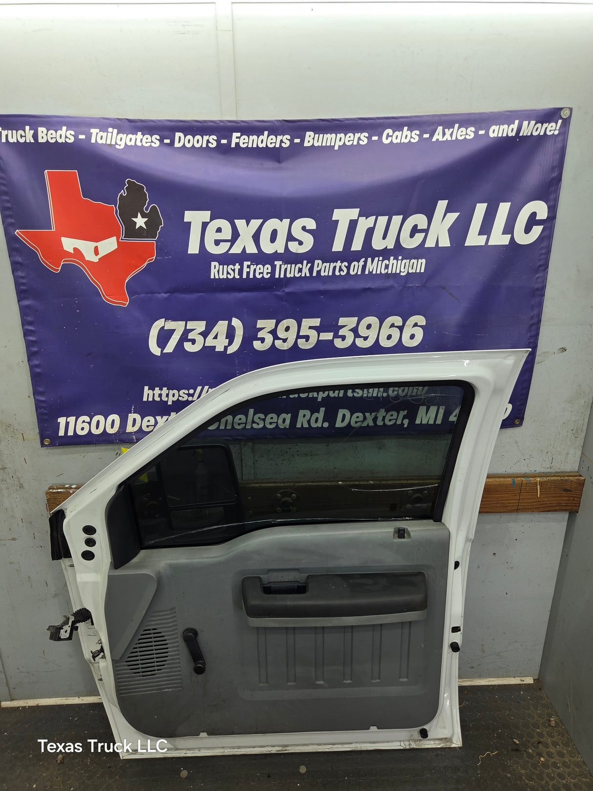 2012-2016 Ford Super Duty RH Passenger Side Front Door F250 F350 F450 F550