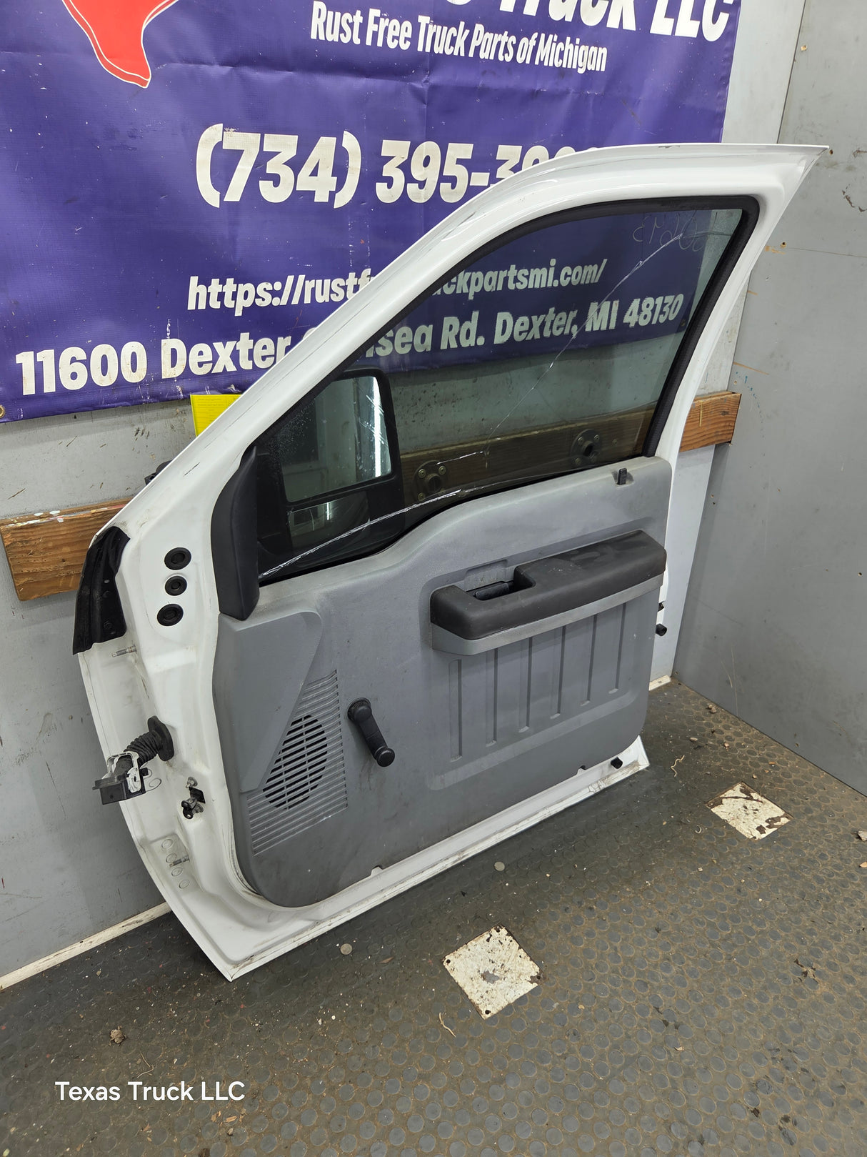 2012-2016 Ford Super Duty RH Passenger Side Front Door F250 F350 F450 F550
