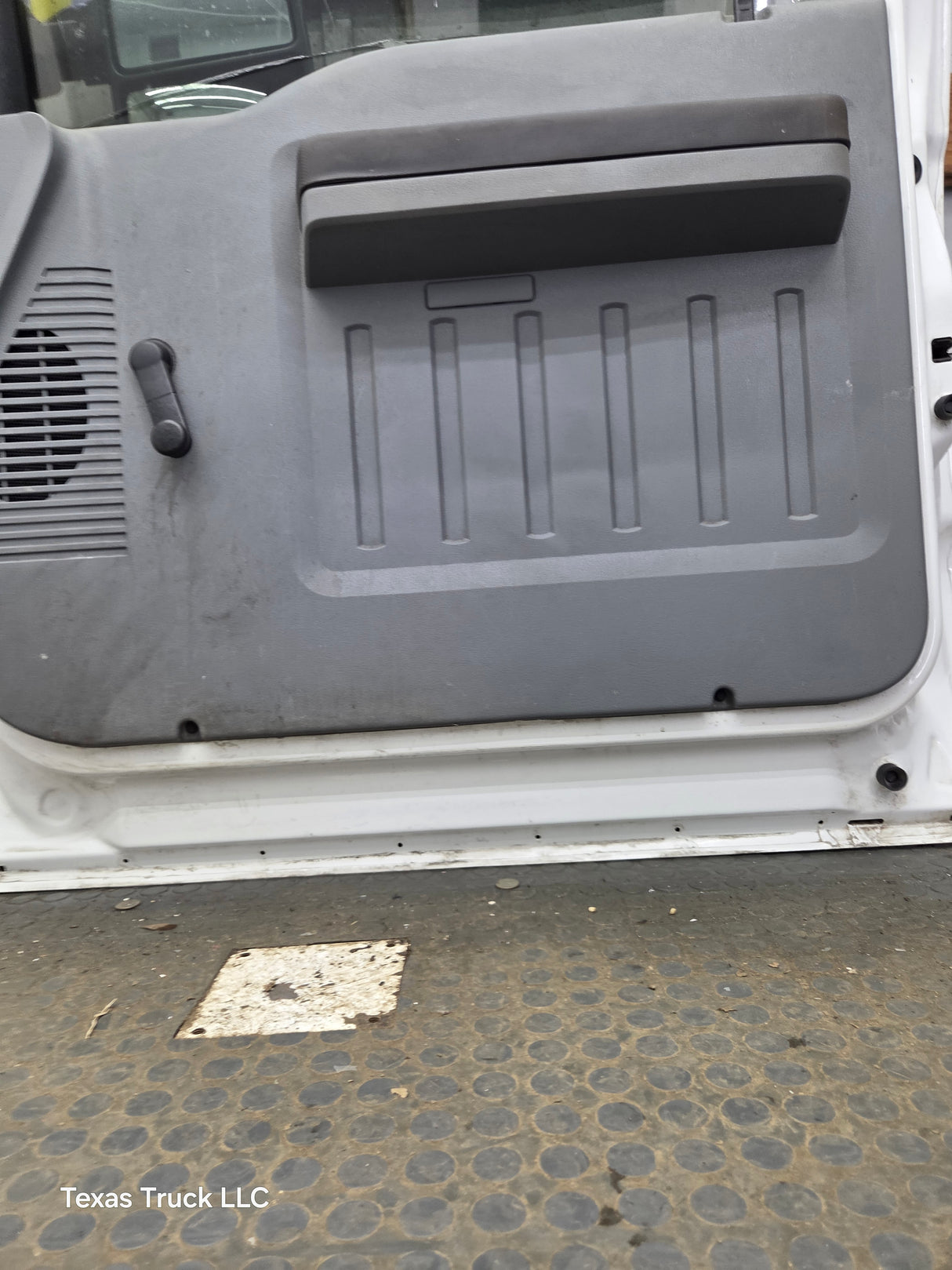 2012-2016 Ford Super Duty RH Passenger Side Front Door F250 F350 F450 F550