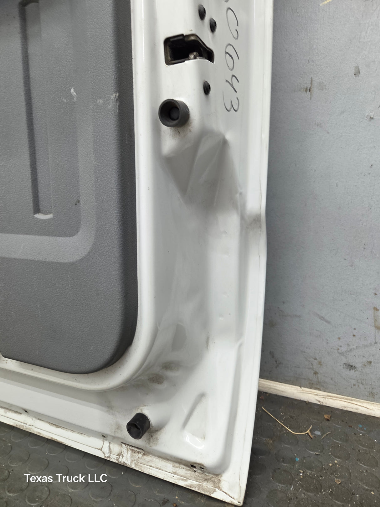 2012-2016 Ford Super Duty RH Passenger Side Front Door F250 F350 F450 F550