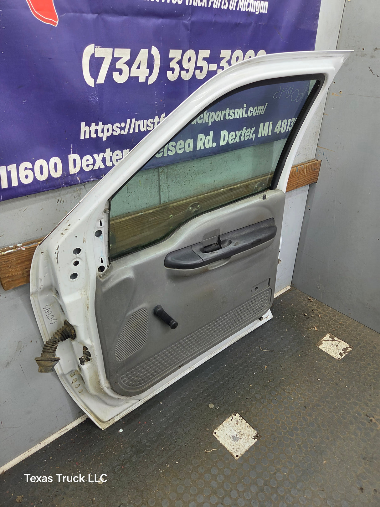 1999-2011 Ford Super Duty LH Driver Side Front Door F250 F350 F450 F550