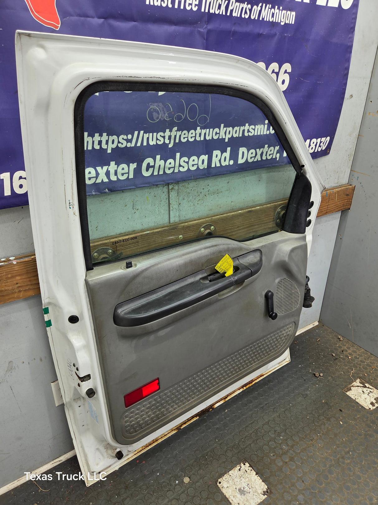 1999-2011 Ford Super Duty LH Driver Side Front Door F250 F350 F450 F550