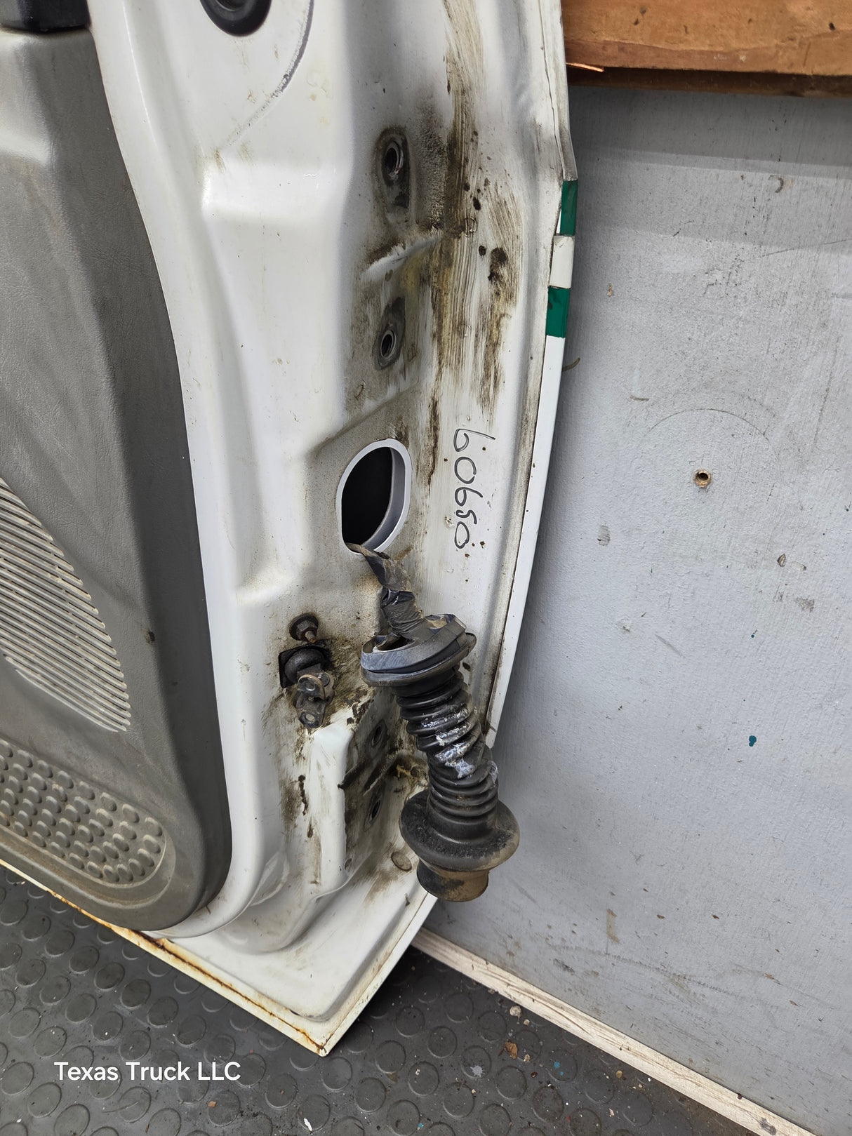1999-2011 Ford Super Duty LH Driver Side Front Door F250 F350 F450 F550