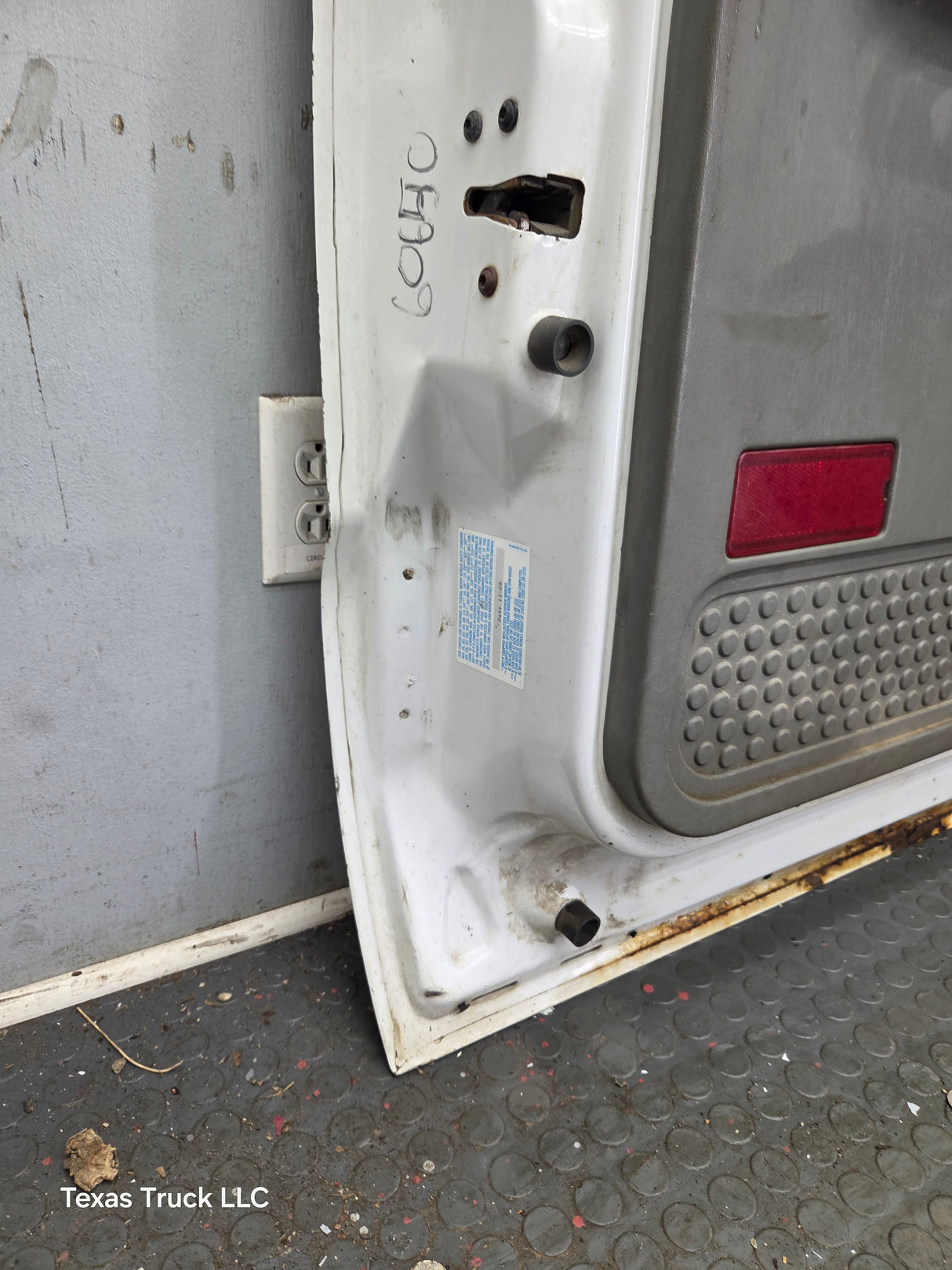 1999-2011 Ford Super Duty LH Driver Side Front Door F250 F350 F450 F550