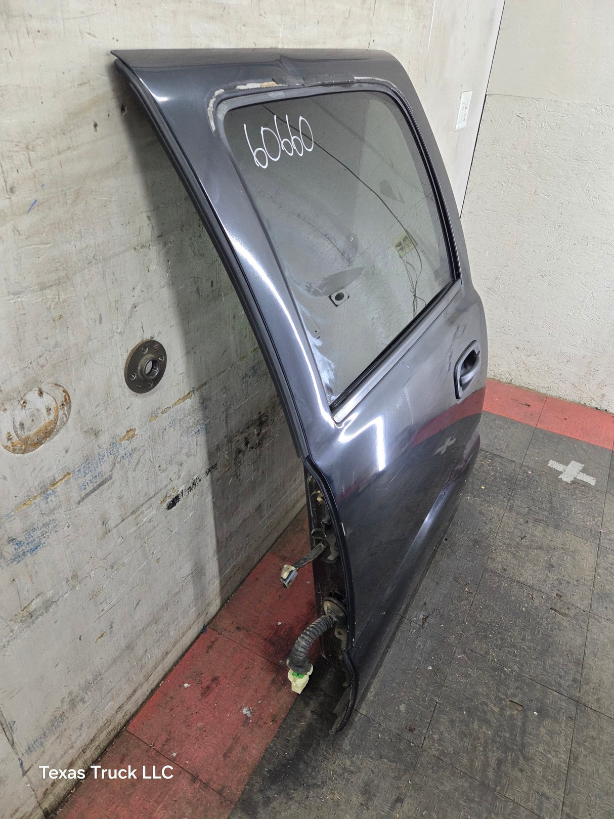 1999-2007 Chevrolet Silverado / GMC Sierra 1500 2500 3500 HD Driver side LH Crew Cab rear door