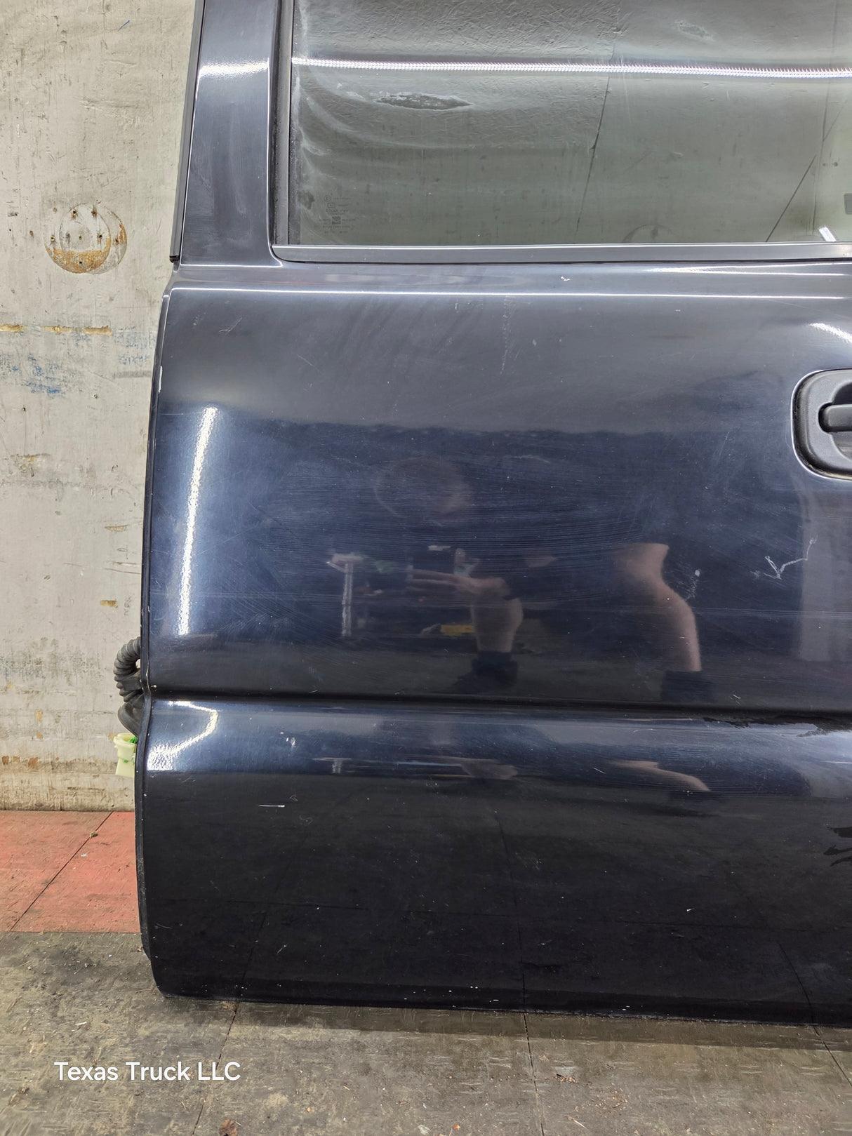 1999-2007 Chevrolet Silverado / GMC Sierra 1500 2500 3500 HD Driver side LH Crew Cab rear door