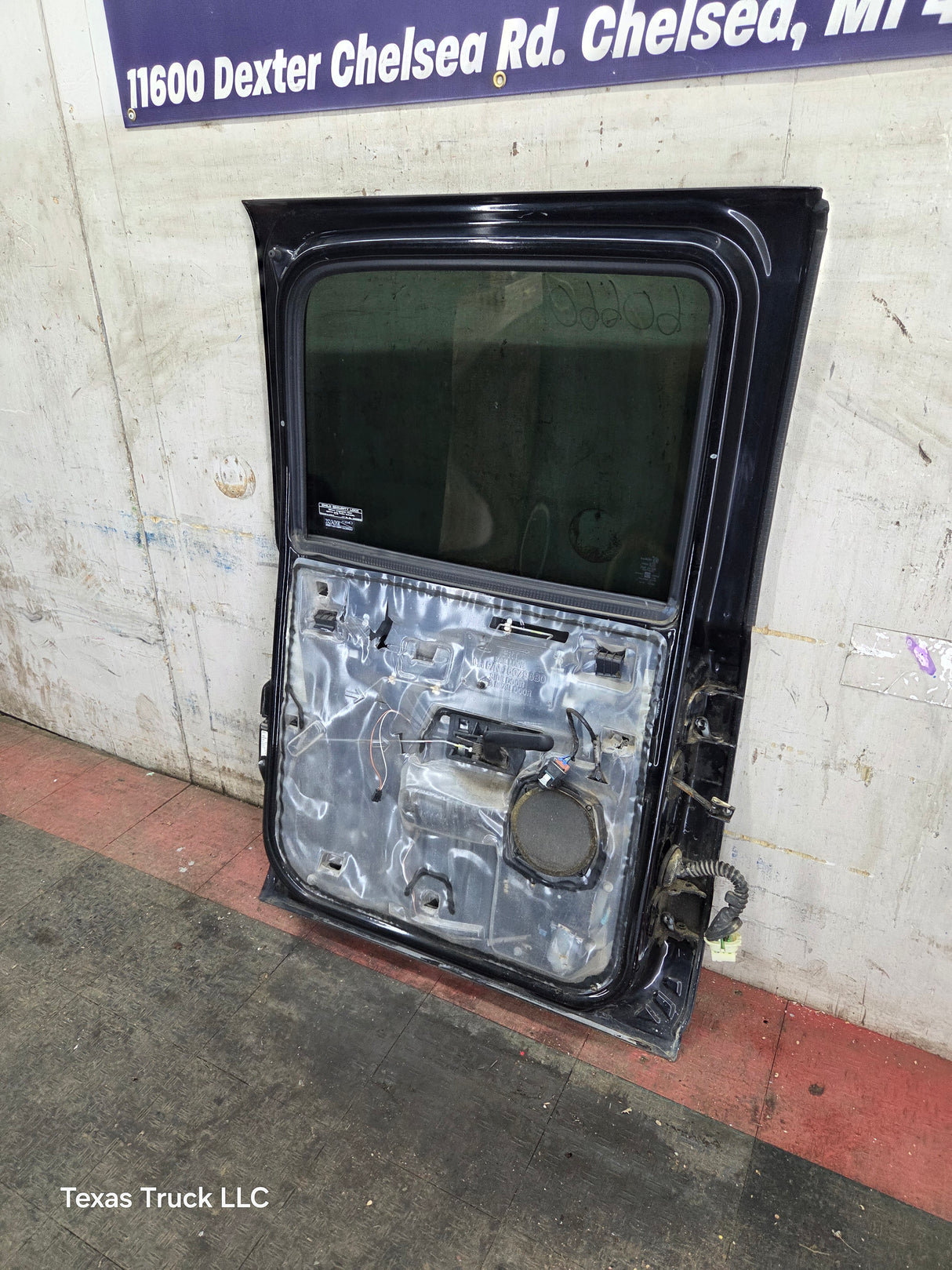 1999-2007 Chevrolet Silverado / GMC Sierra 1500 2500 3500 HD Driver side LH Crew Cab rear door