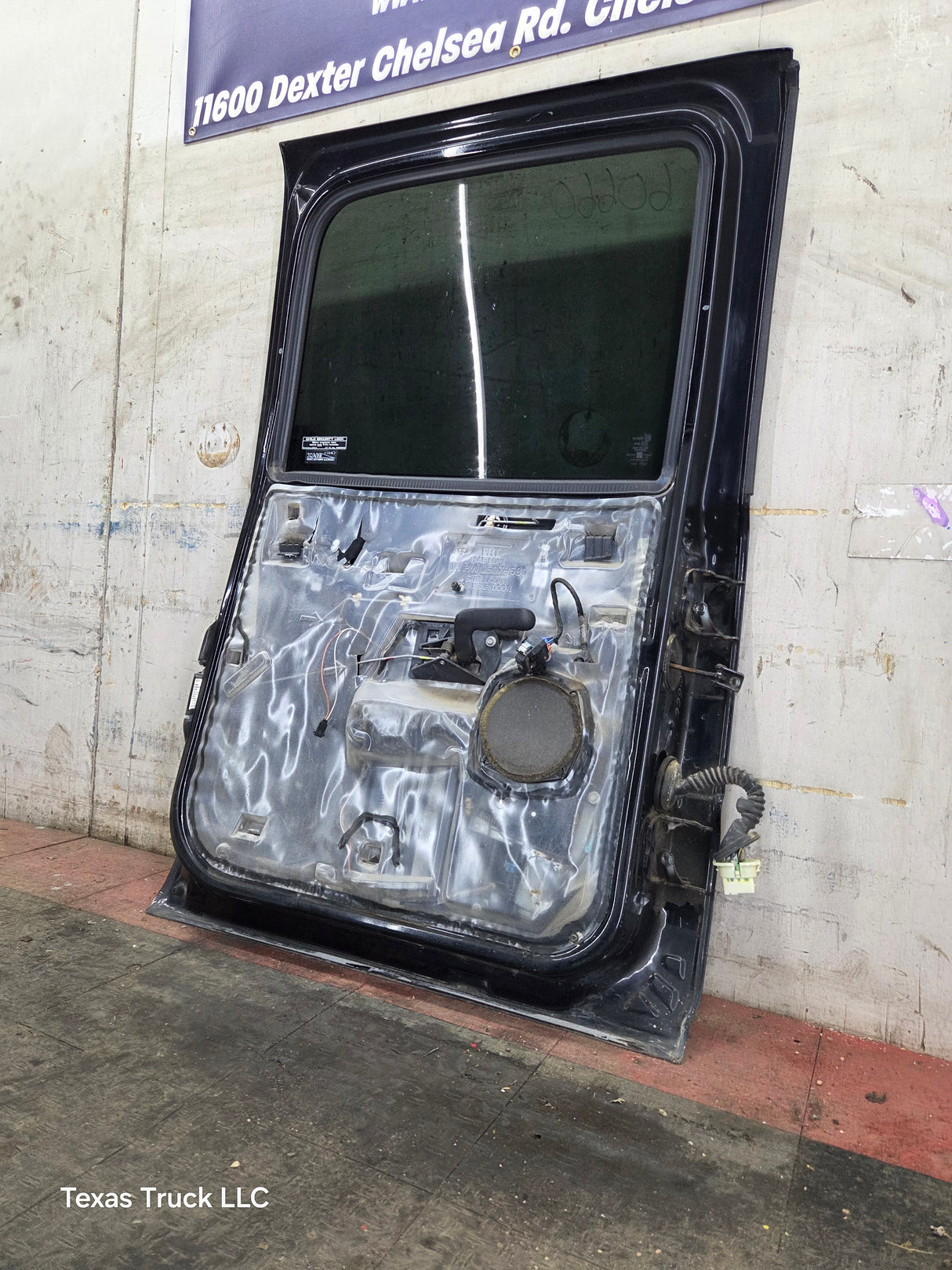 1999-2007 Chevrolet Silverado / GMC Sierra 1500 2500 3500 HD Driver side LH Crew Cab rear door
