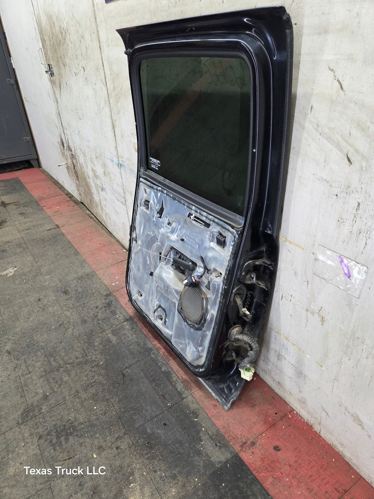 1999-2007 Chevrolet Silverado / GMC Sierra 1500 2500 3500 HD Driver side LH Crew Cab rear door