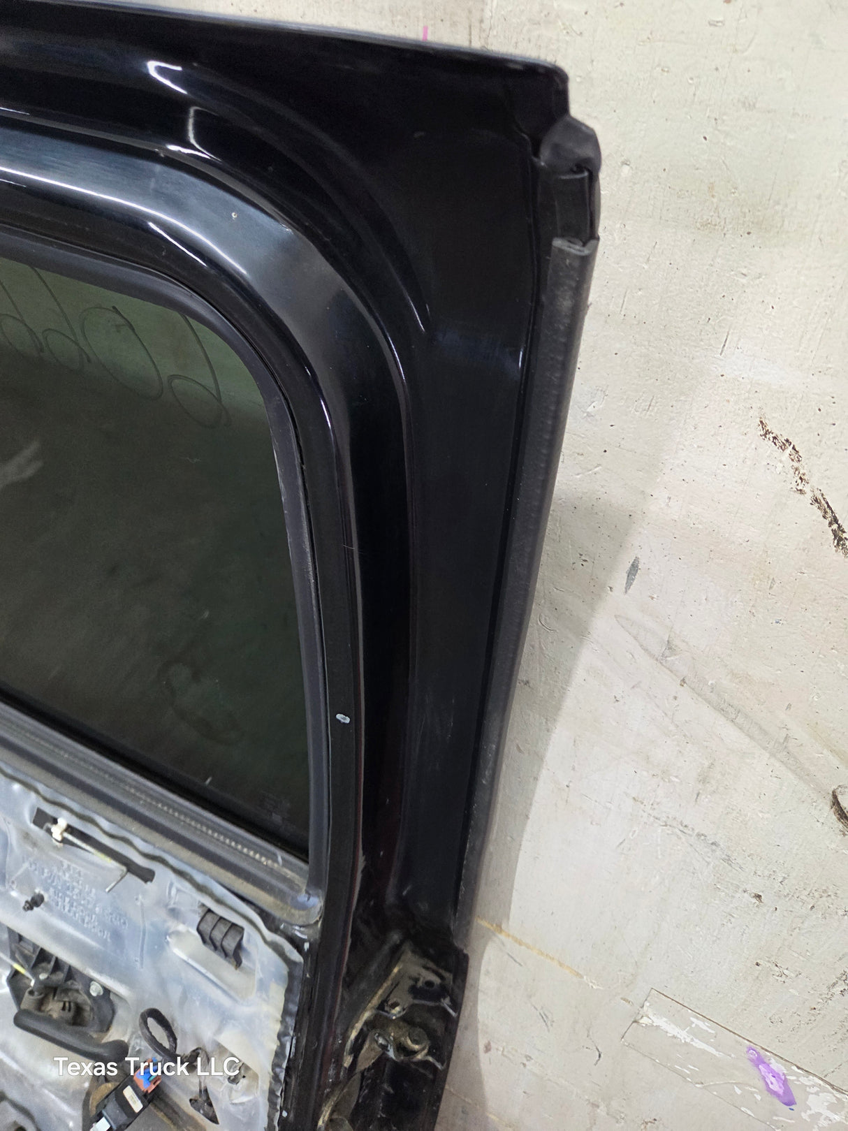 1999-2007 Chevrolet Silverado / GMC Sierra 1500 2500 3500 HD Driver side LH Crew Cab rear door