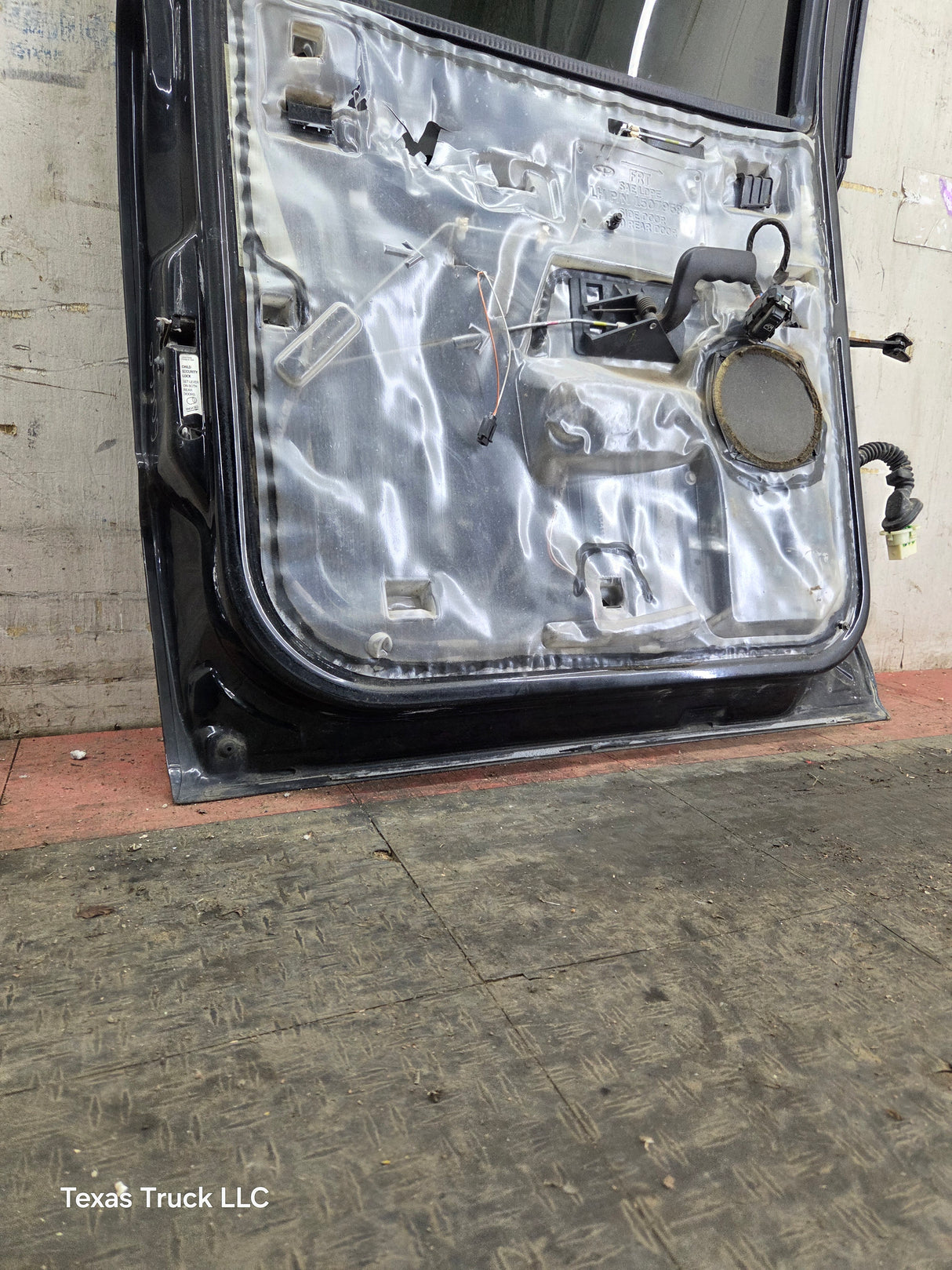 1999-2007 Chevrolet Silverado / GMC Sierra 1500 2500 3500 HD Driver side LH Crew Cab rear door