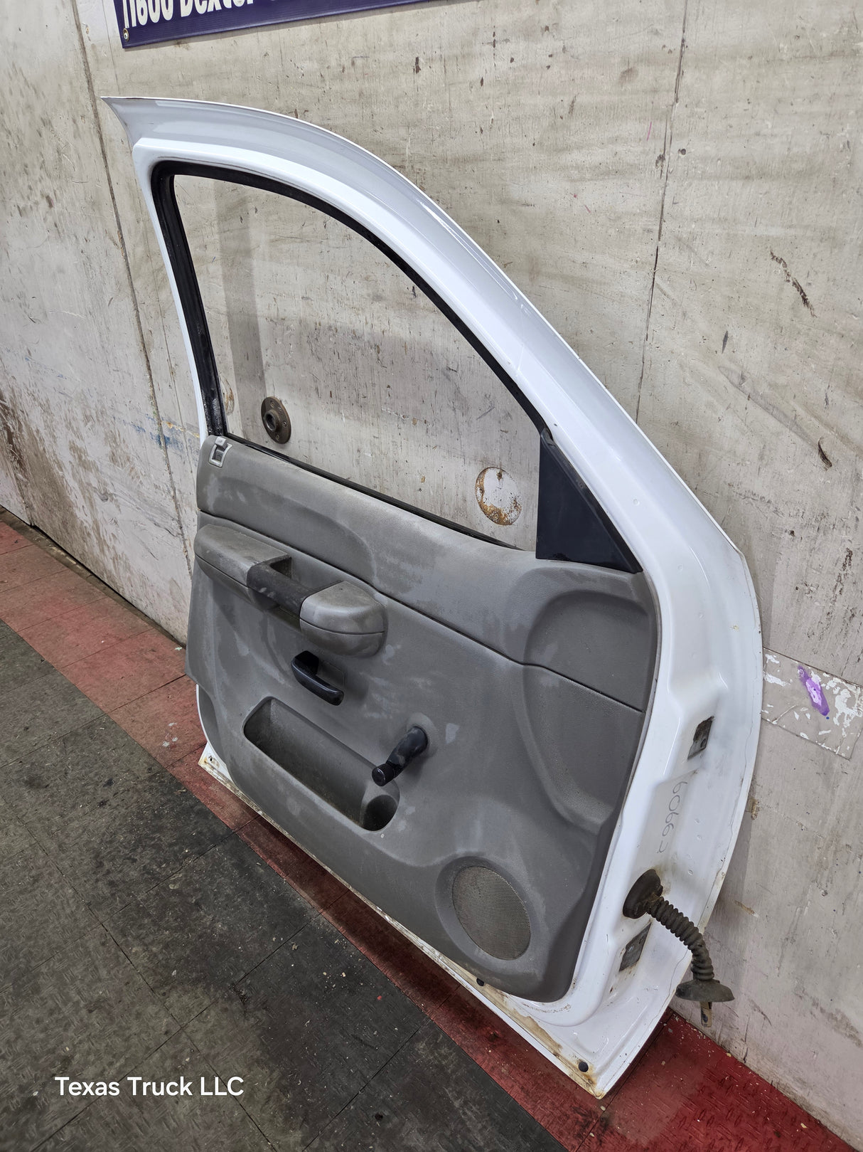 2007-2013 Chevrolet Silverado / GMC Sierra 1500 2500 3500 HD LH Front Driver Side Door