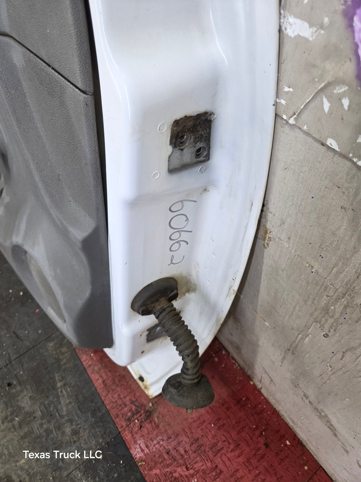 2007-2013 Chevrolet Silverado / GMC Sierra 1500 2500 3500 HD LH Front Driver Side Door