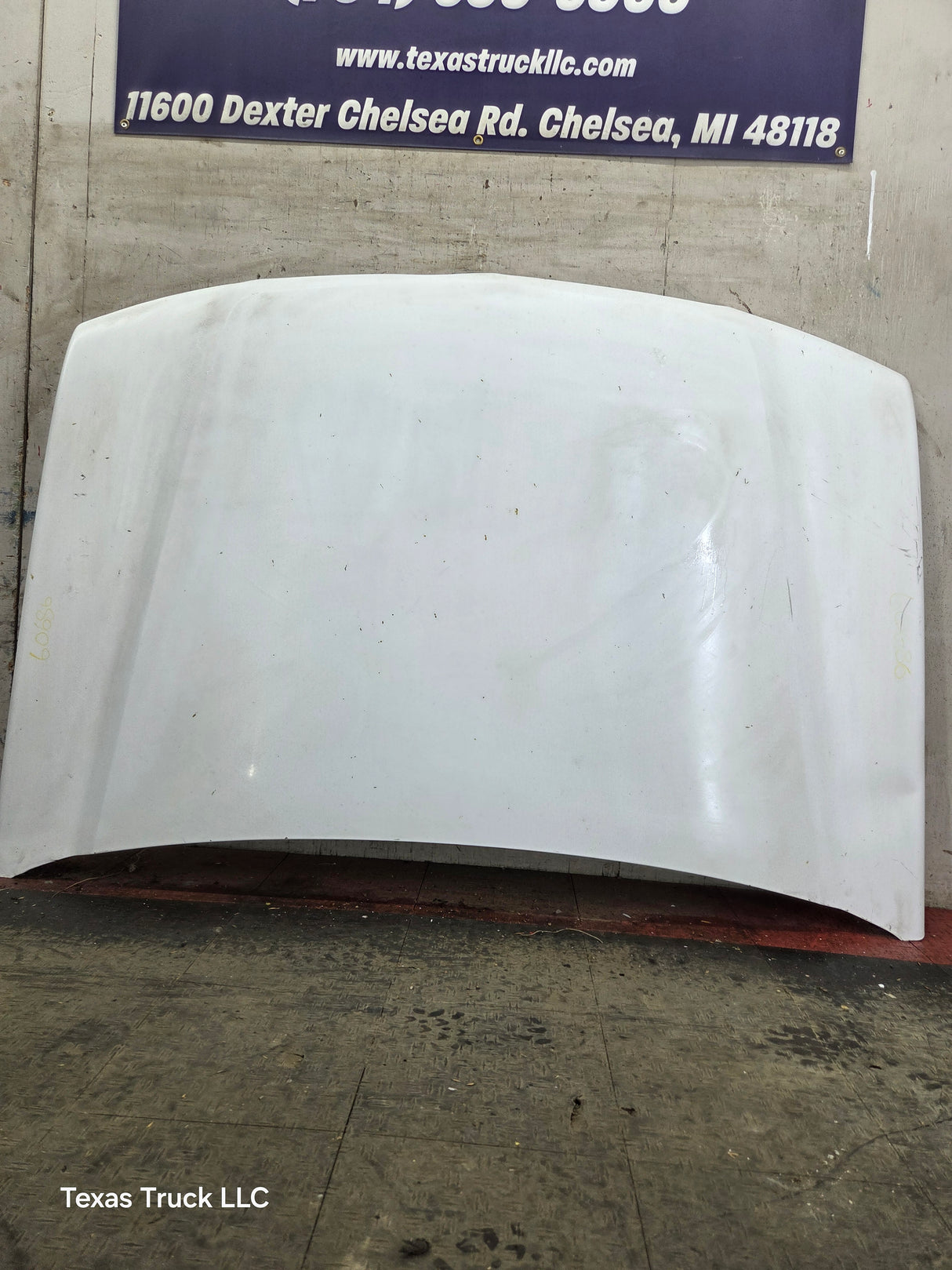 2003-2006 Chevrolet Silverado 1500 2500 'Cateye' Hood "Standard Line" - Summit White