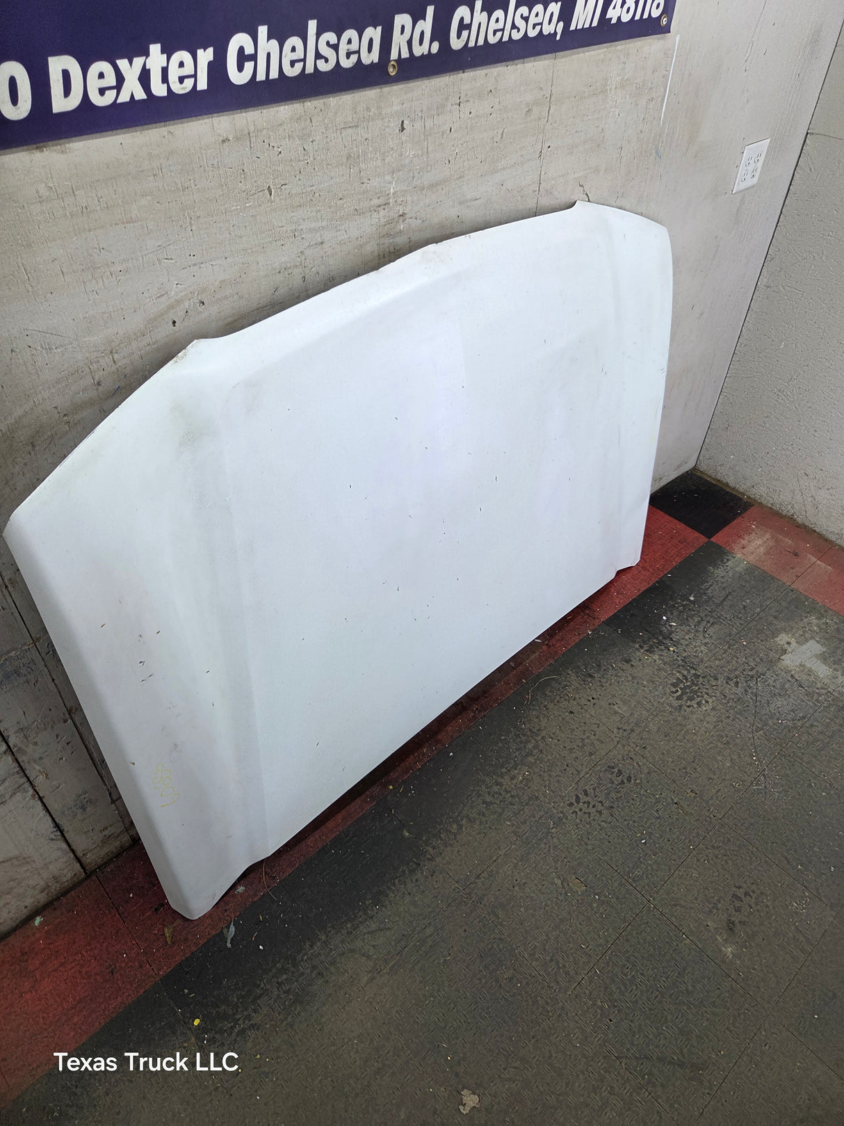 2003-2006 Chevrolet Silverado 1500 2500 'Cateye' Hood "Standard Line" - Summit White