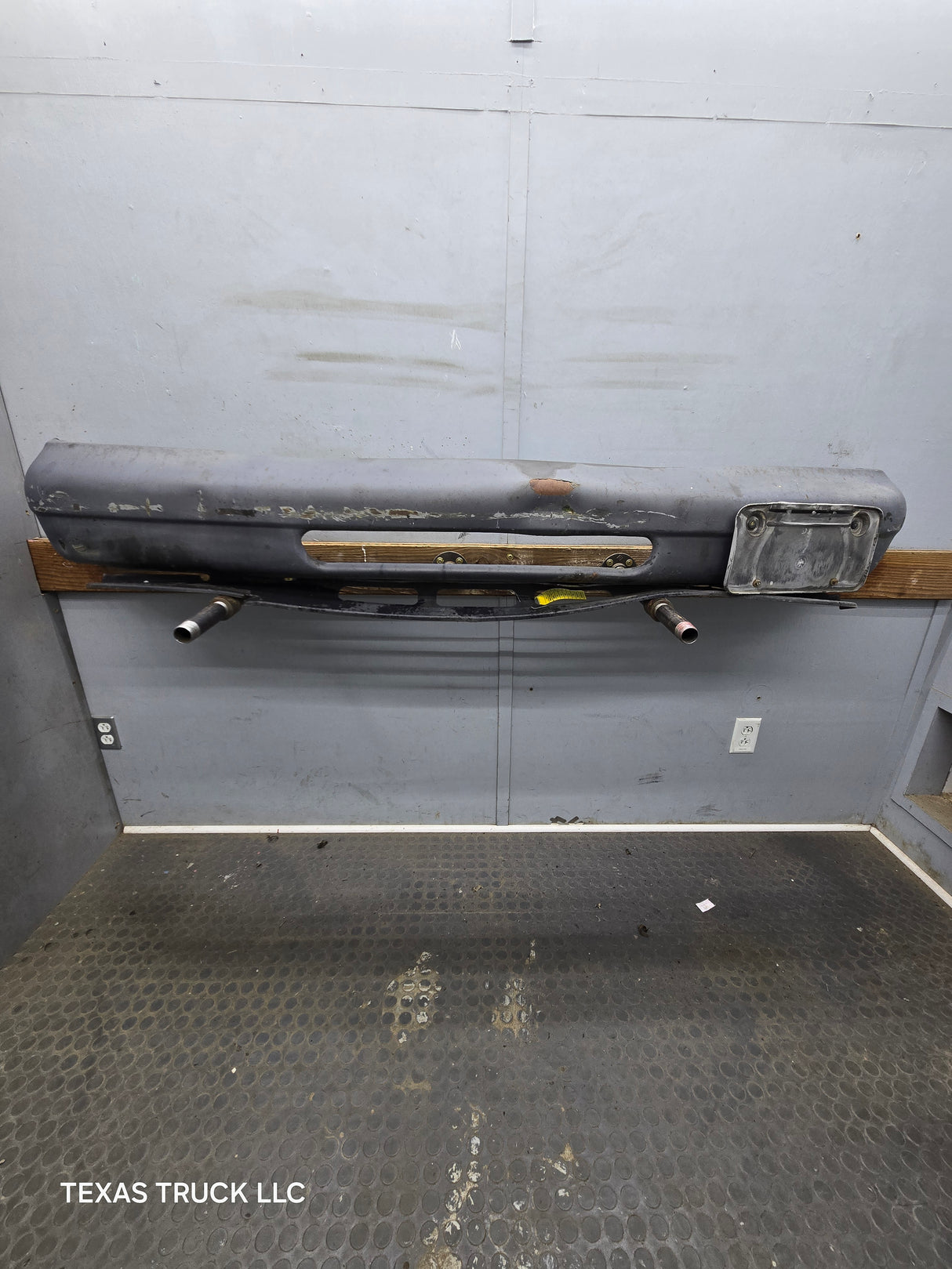 1992–2007 Ford Econoline E-150 E-250 E-350 E-450 E-550 Front Bumper