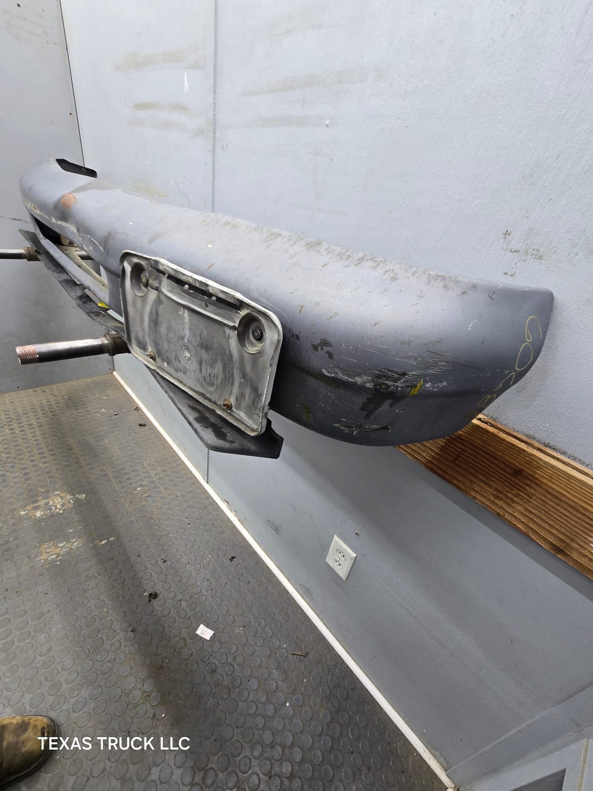 1992–2007 Ford Econoline E-150 E-250 E-350 E-450 E-550 Front Bumper