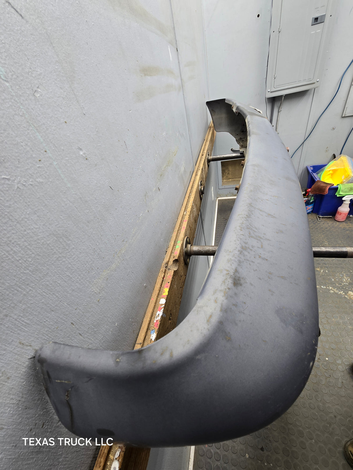 1992–2007 Ford Econoline E-150 E-250 E-350 E-450 E-550 Front Bumper