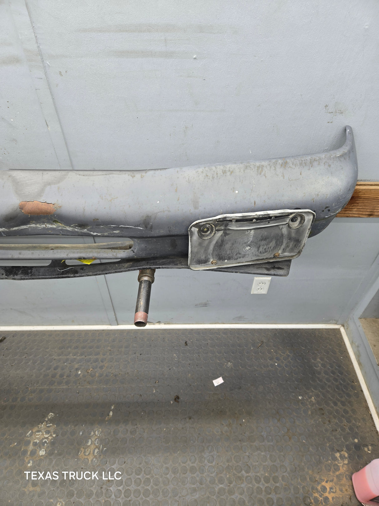 1992–2007 Ford Econoline E-150 E-250 E-350 E-450 E-550 Front Bumper
