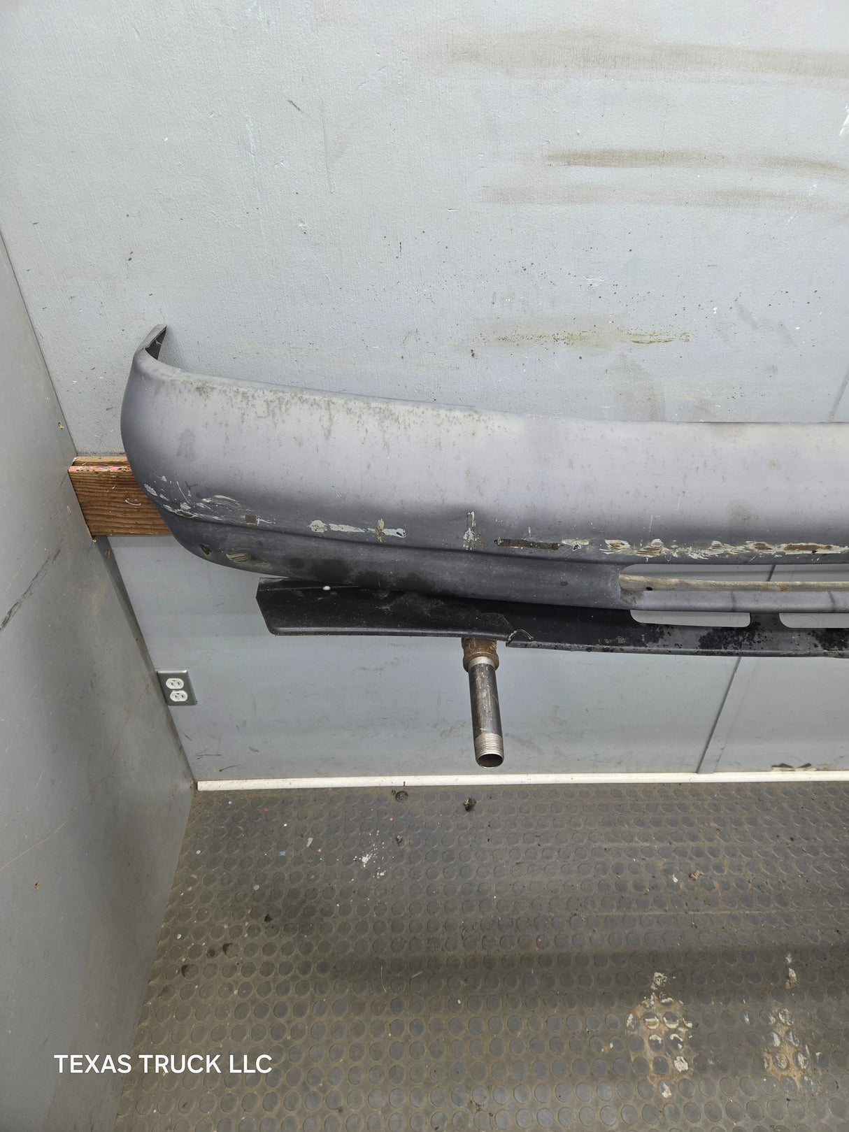1992–2007 Ford Econoline E-150 E-250 E-350 E-450 E-550 Front Bumper