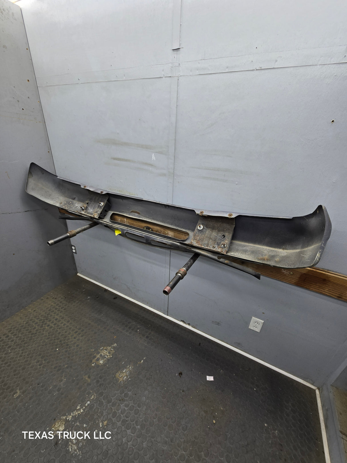 1992–2007 Ford Econoline E-150 E-250 E-350 E-450 E-550 Front Bumper