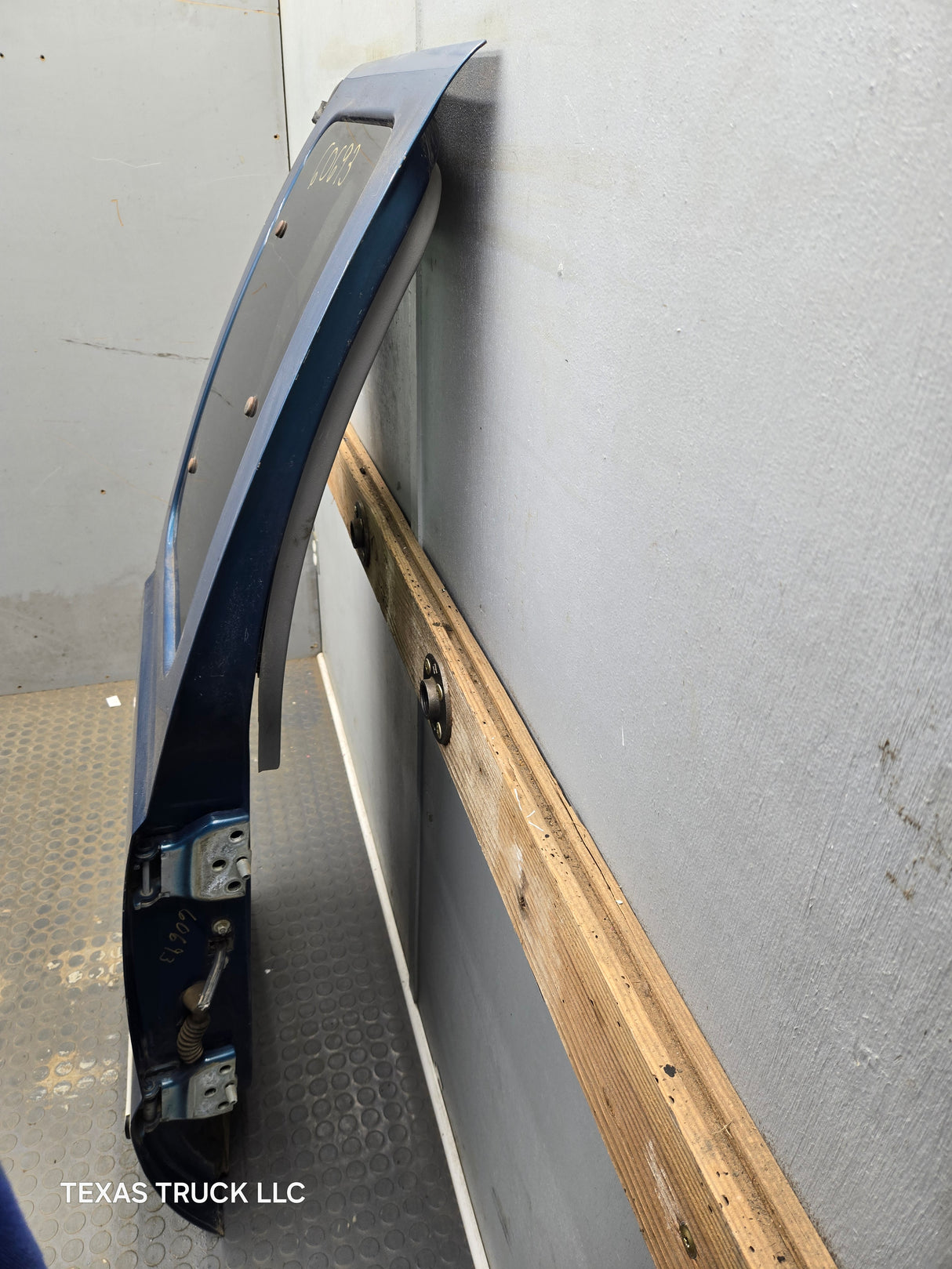 1999-2007 Ford Super Duty F250 F350 F450 F550 LH Extended Cab Driver Side Rear Door