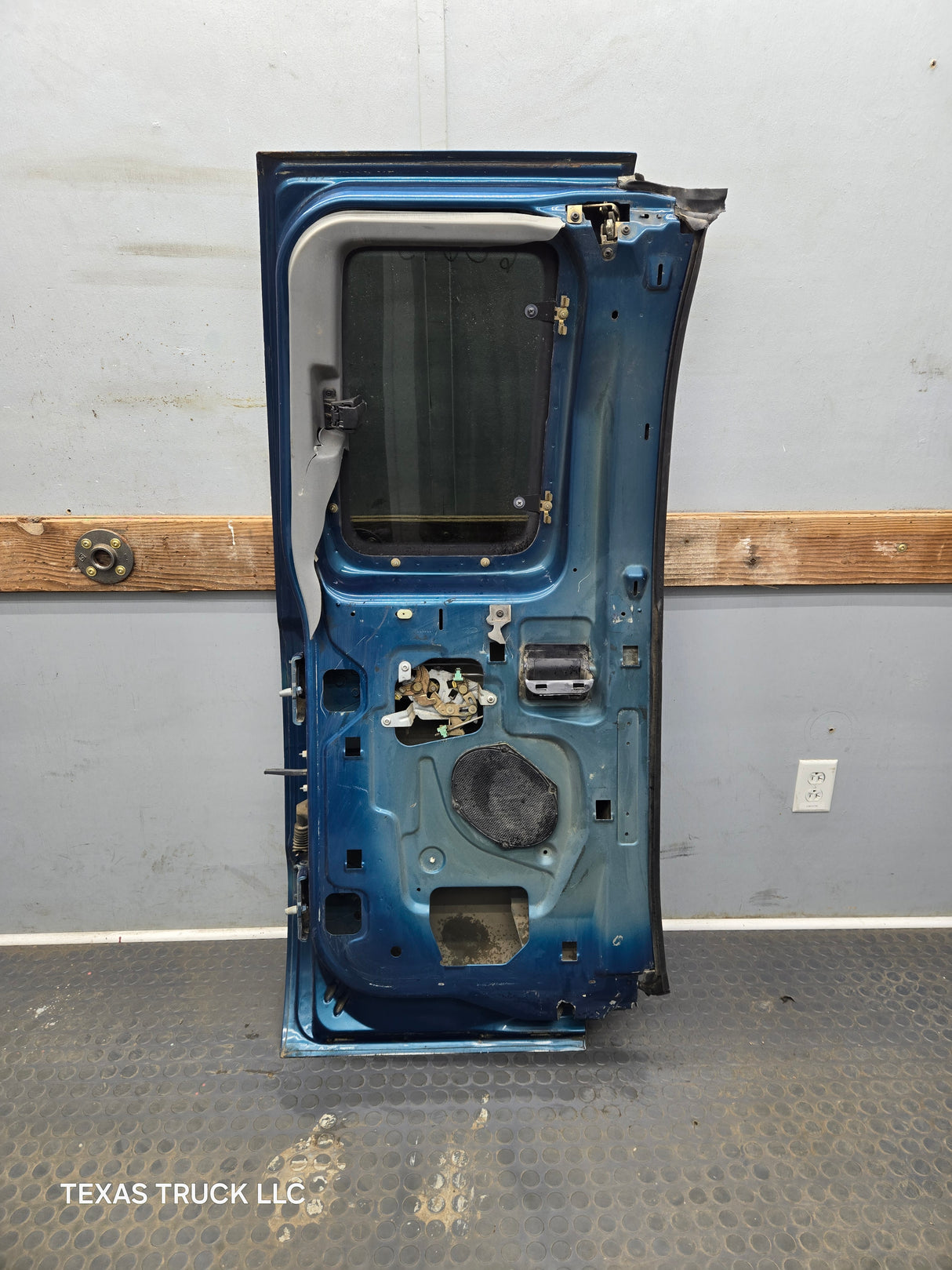 1999-2007 Ford Super Duty F250 F350 F450 F550 LH Extended Cab Driver Side Rear Door