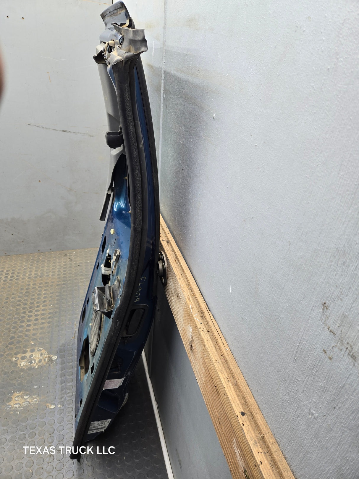 1999-2007 Ford Super Duty F250 F350 F450 F550 LH Extended Cab Driver Side Rear Door