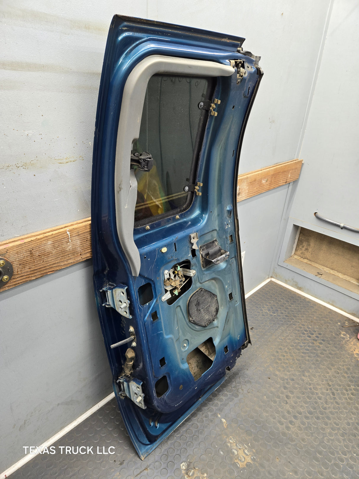 1999-2007 Ford Super Duty F250 F350 F450 F550 LH Extended Cab Driver Side Rear Door