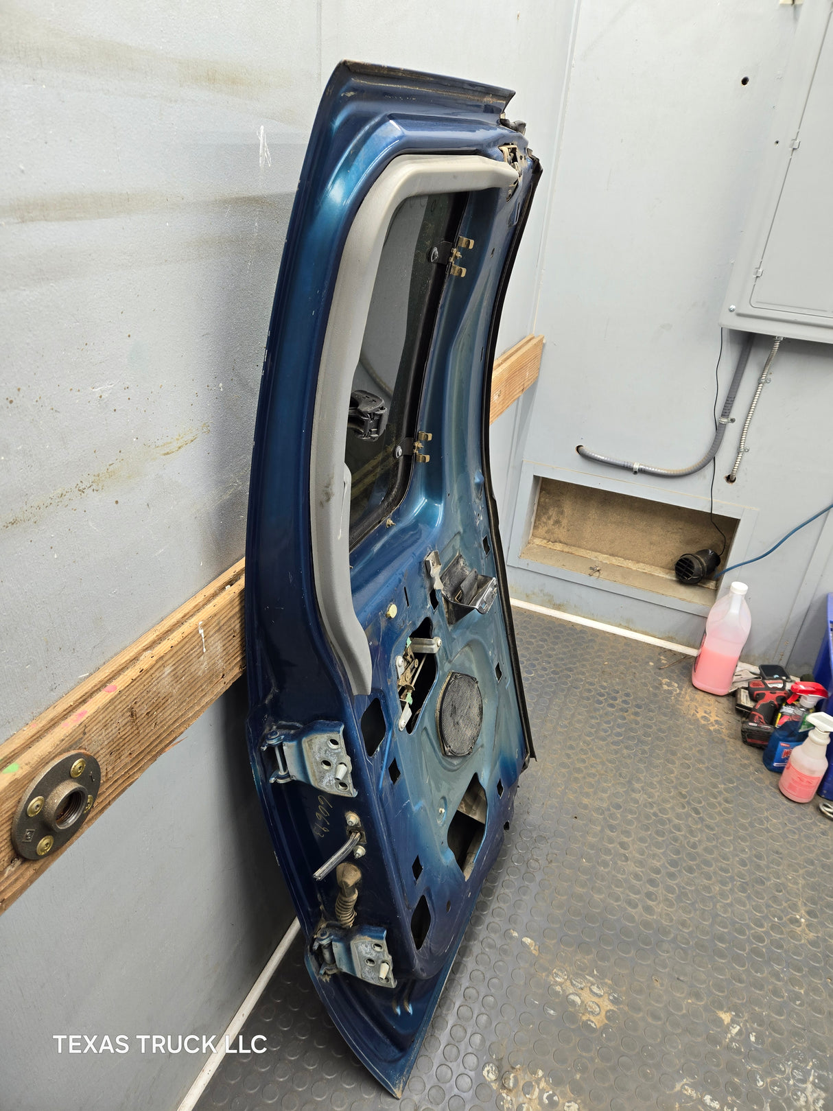 1999-2007 Ford Super Duty F250 F350 F450 F550 LH Extended Cab Driver Side Rear Door