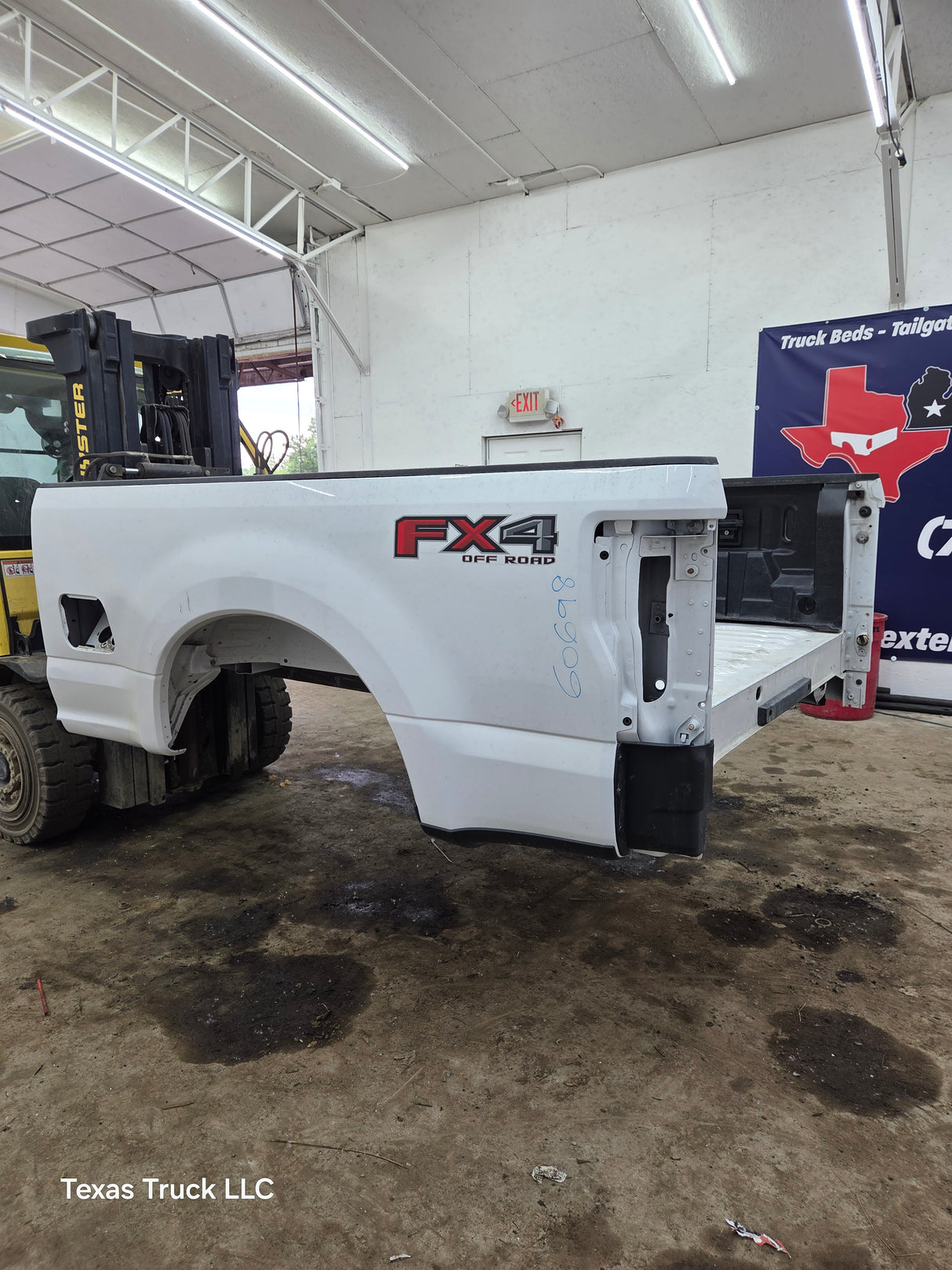 2017-2022 Ford F250 F350 Super Duty 6' 9" Short Truck Bed