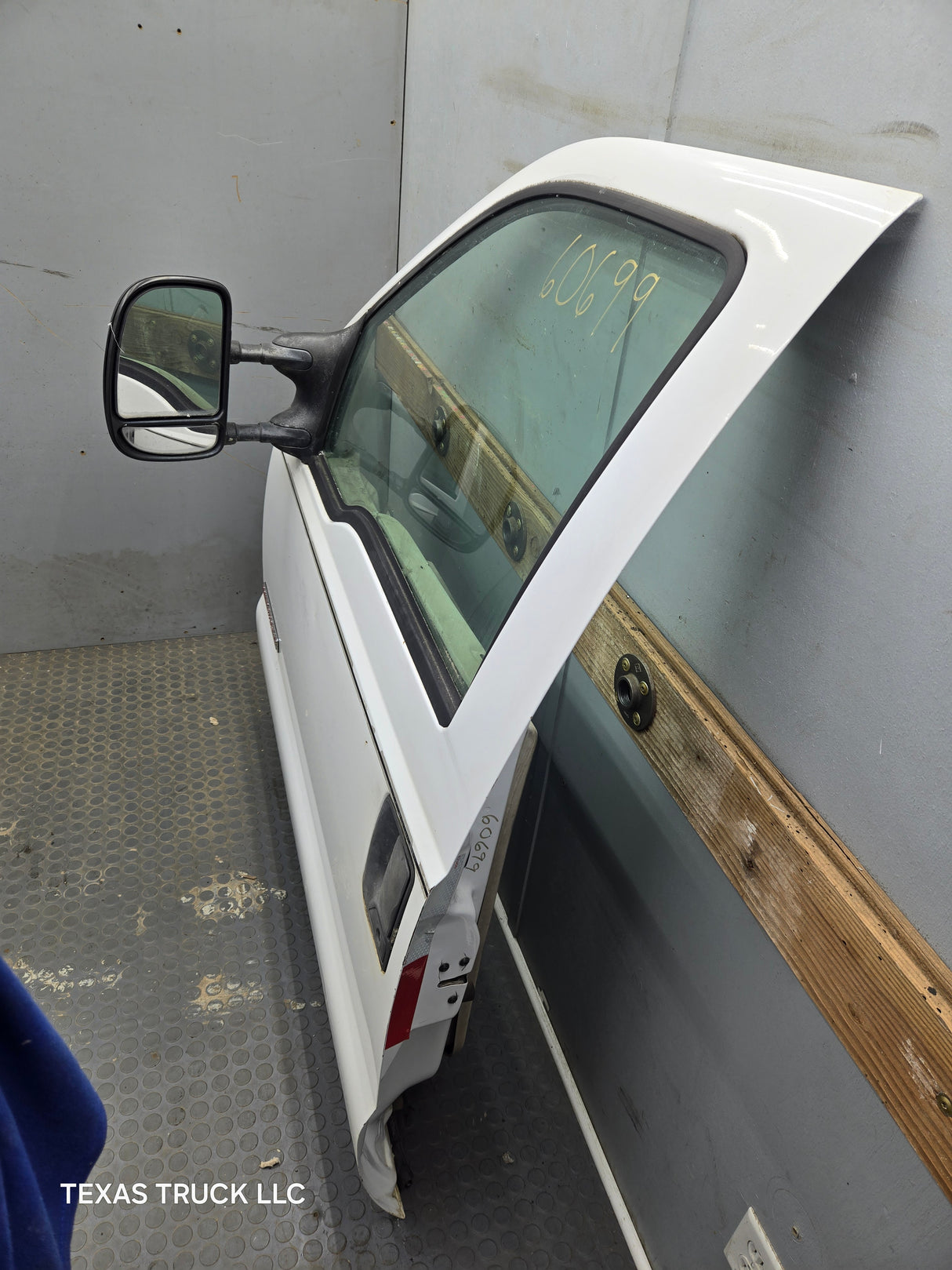 1999-2011 Ford Super Duty LH Driver Side Front Door F250 F350 F450 F550