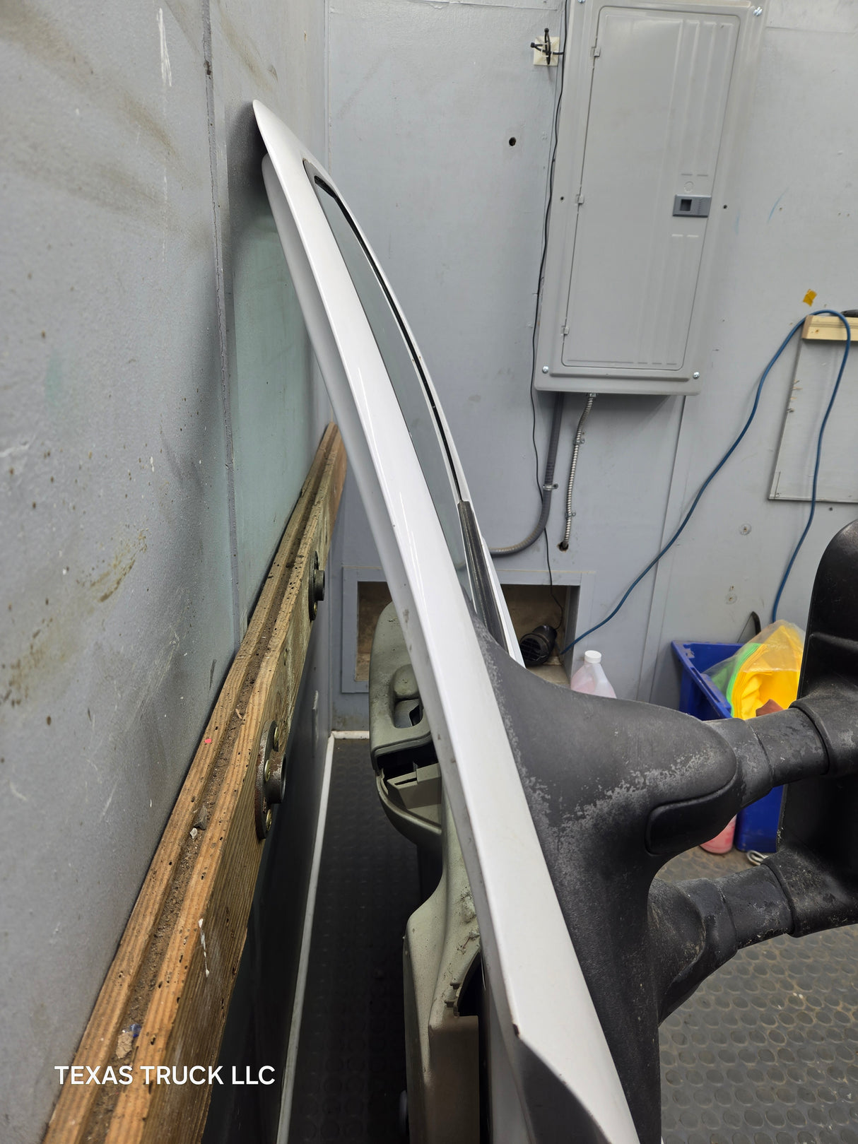 1999-2011 Ford Super Duty LH Driver Side Front Door F250 F350 F450 F550