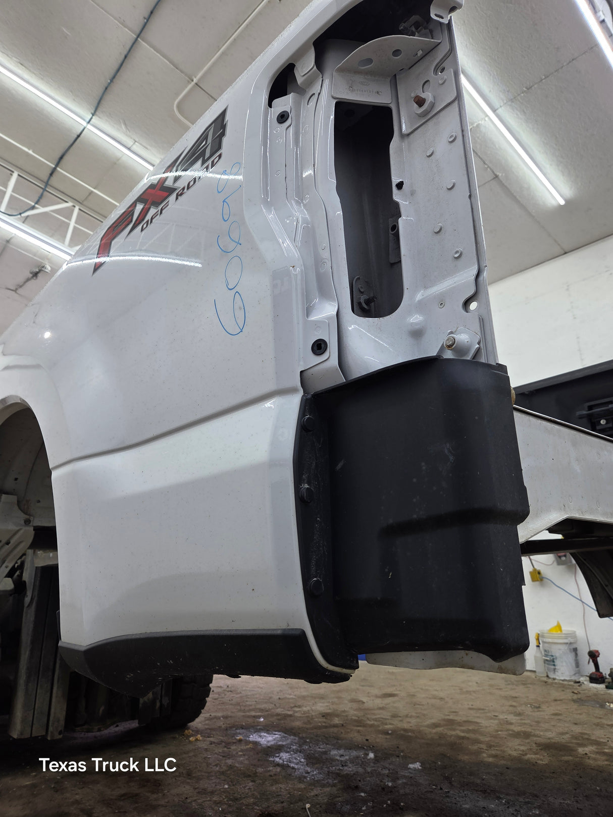 2017-2022 Ford F250 F350 Super Duty 6' 9" Short Truck Bed