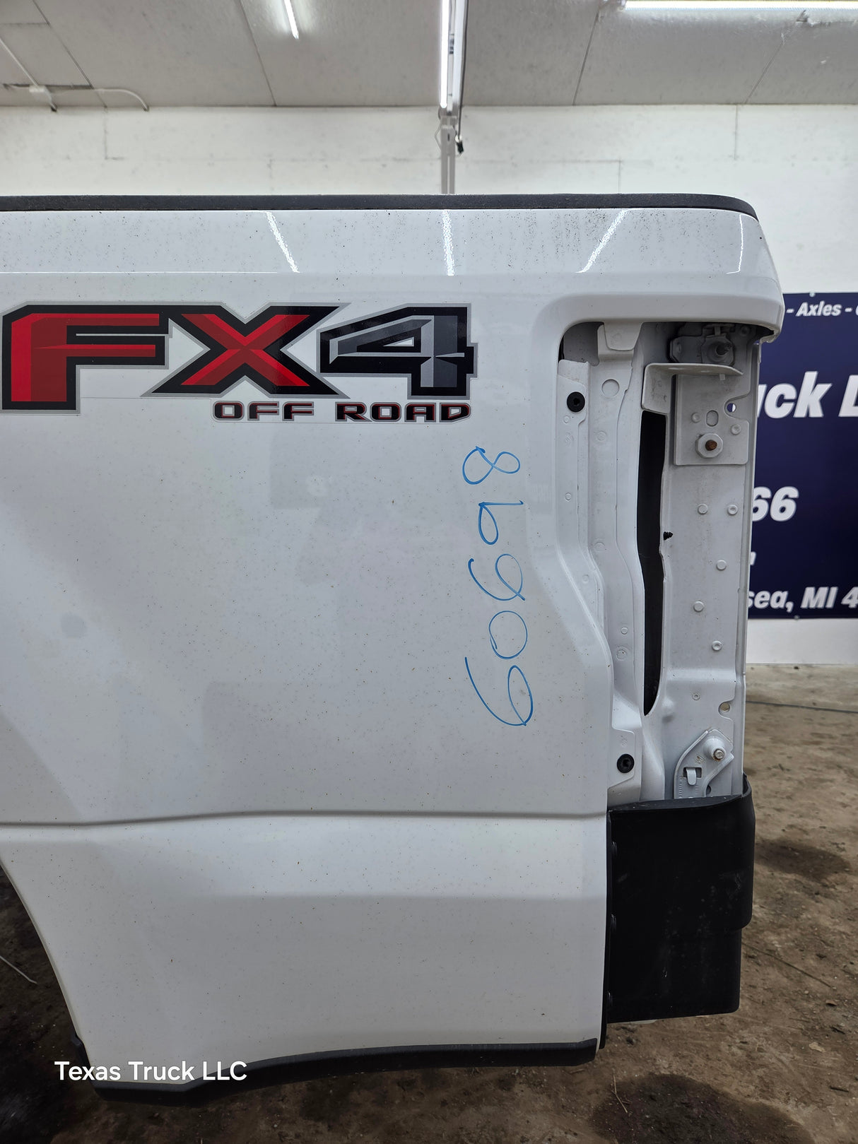 2017-2022 Ford F250 F350 Super Duty 6' 9" Short Truck Bed
